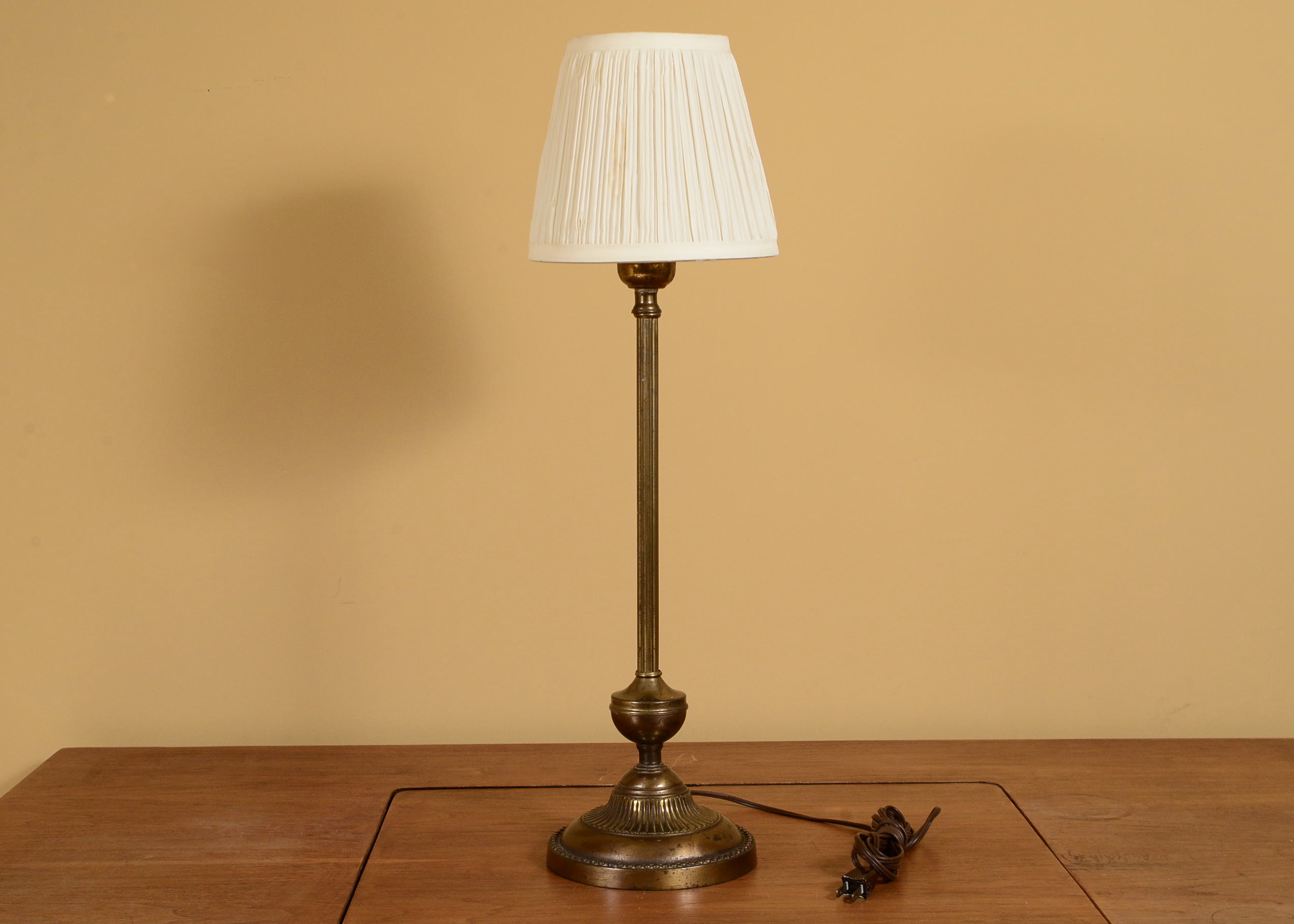 Thick Brass Vessel Lamp