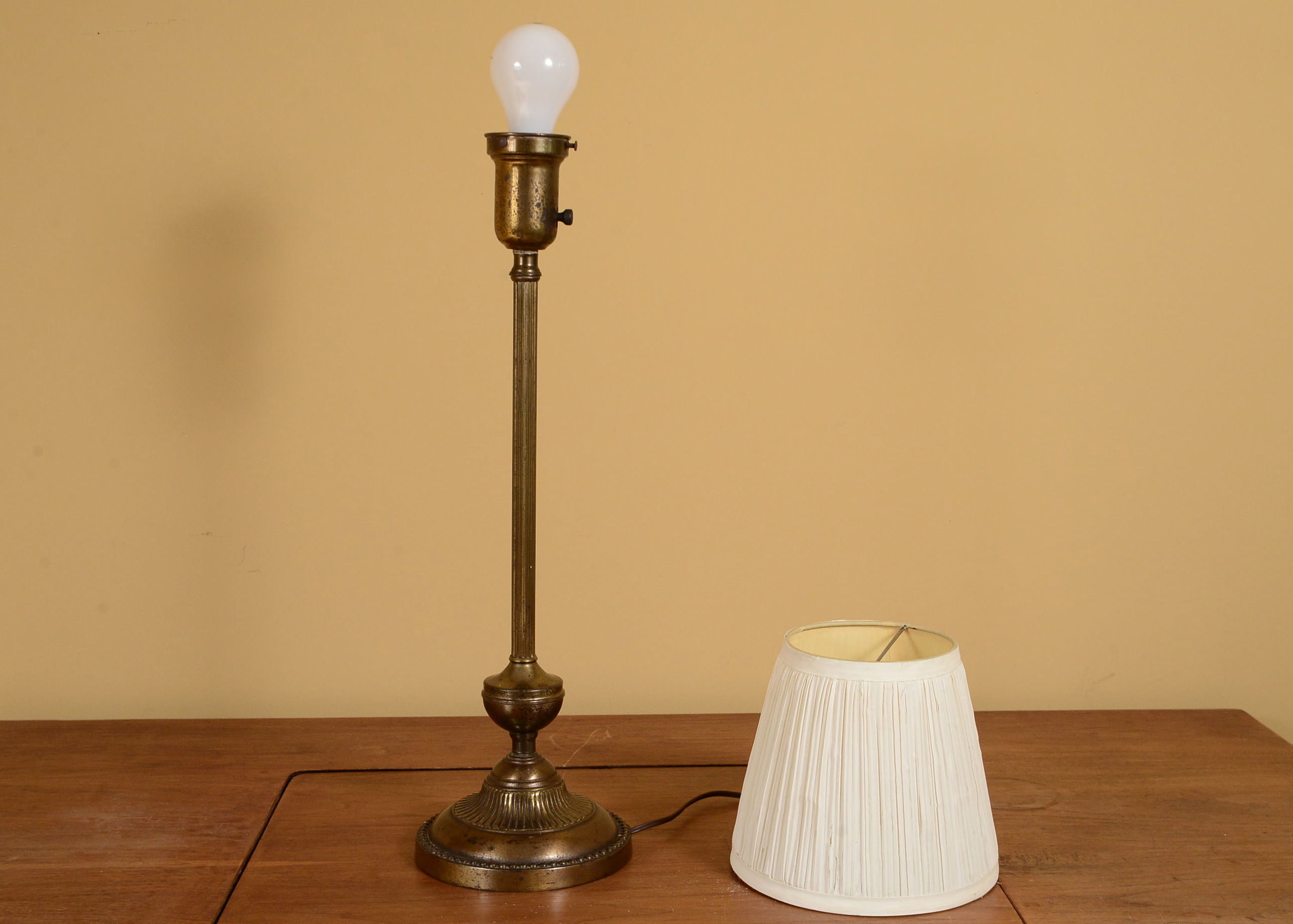 Thick Brass Vessel Lamp