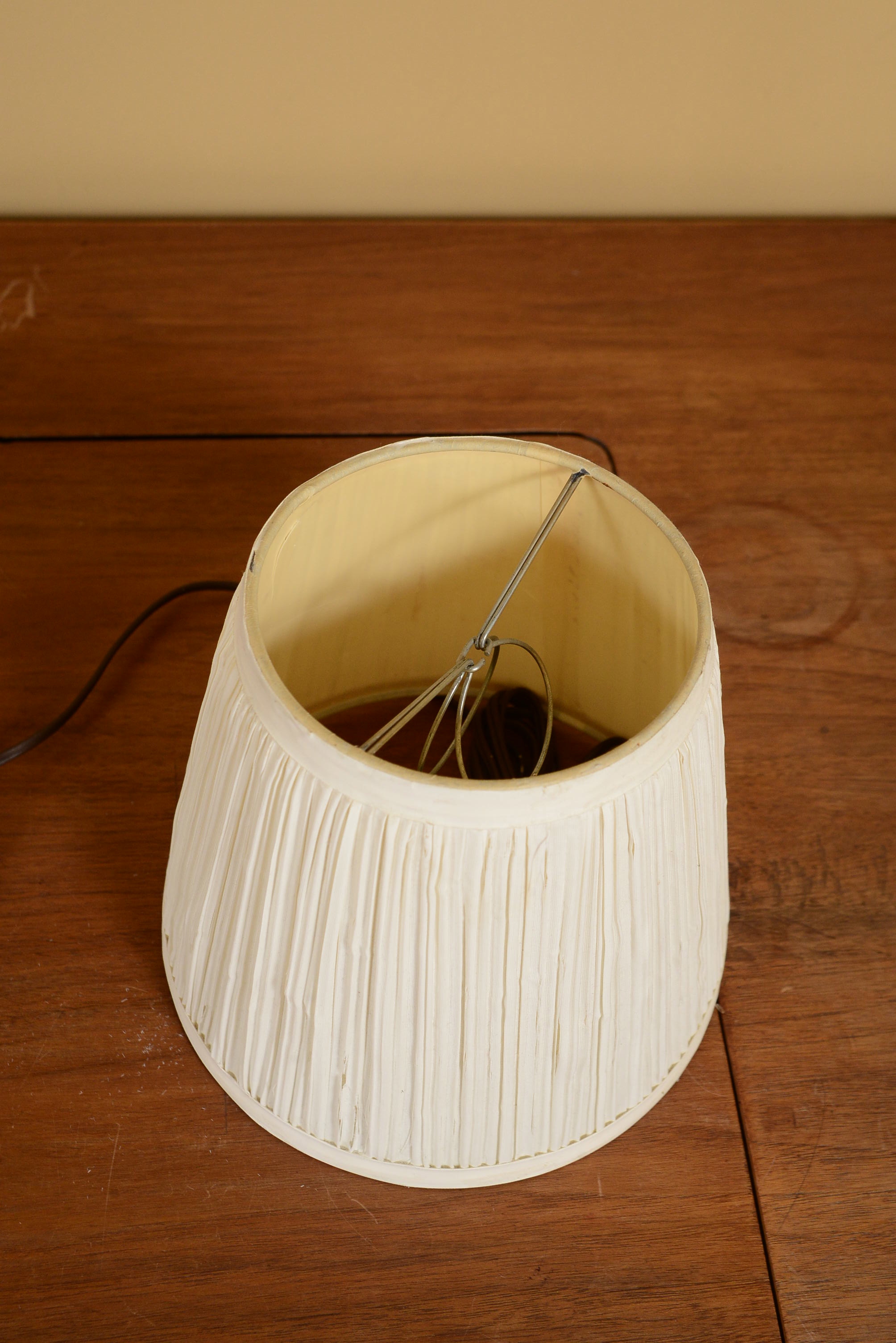 Thick Brass Vessel Lamp