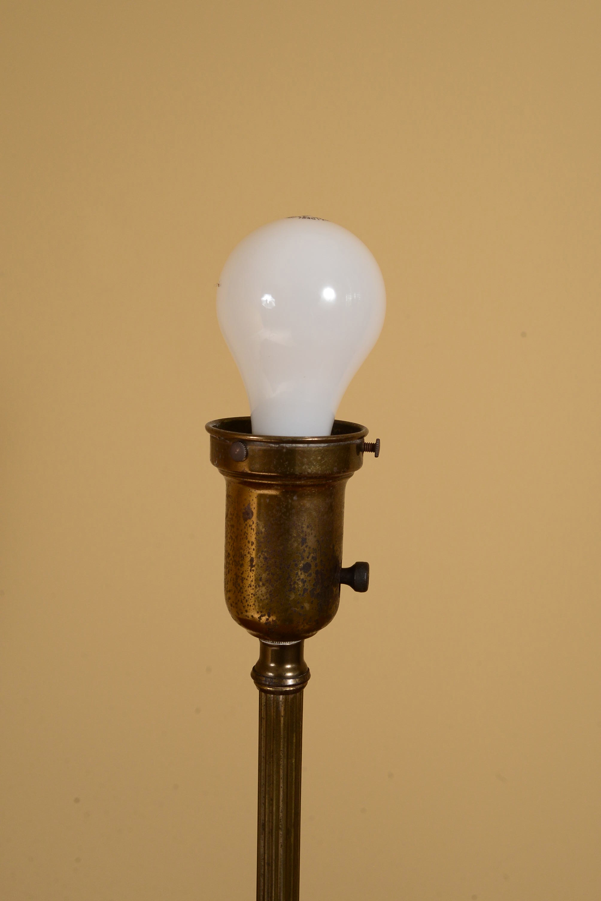 Thick Brass Vessel Lamp