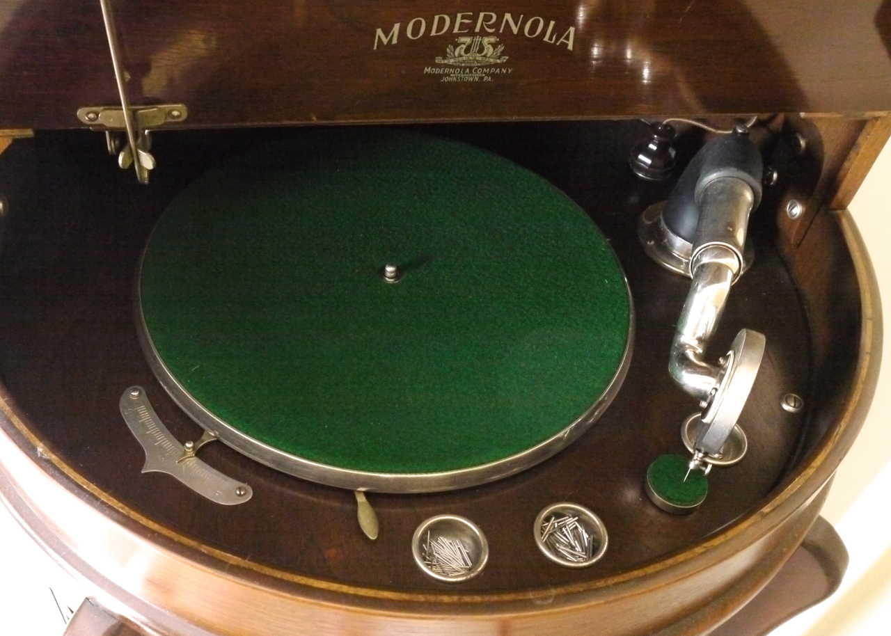 Early 20th Century Phonograph by Modernola with Lamp