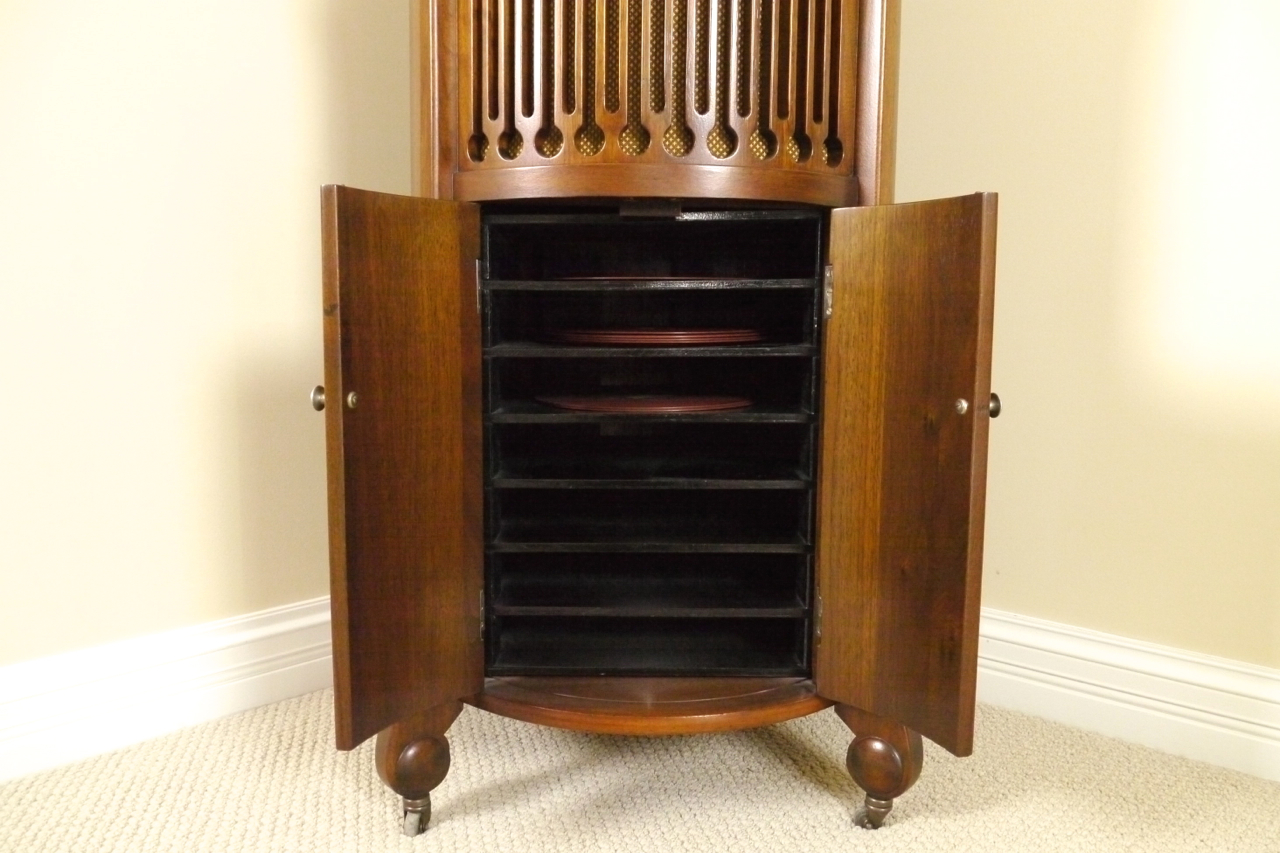 Early 20th Century Phonograph by Modernola with Lamp