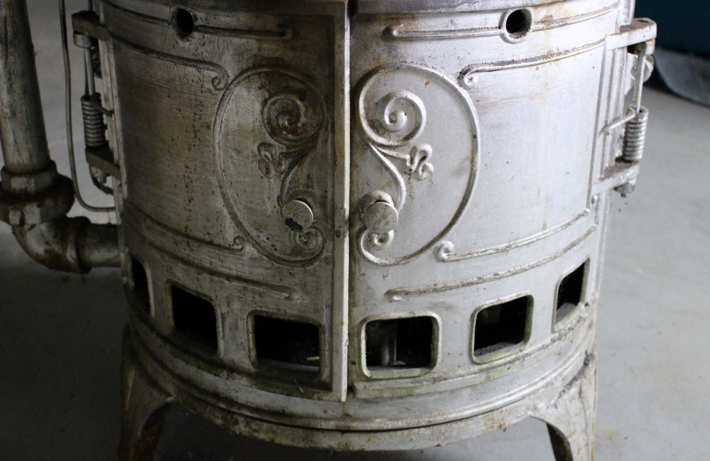 Antique Ruud Automatic Water Heater