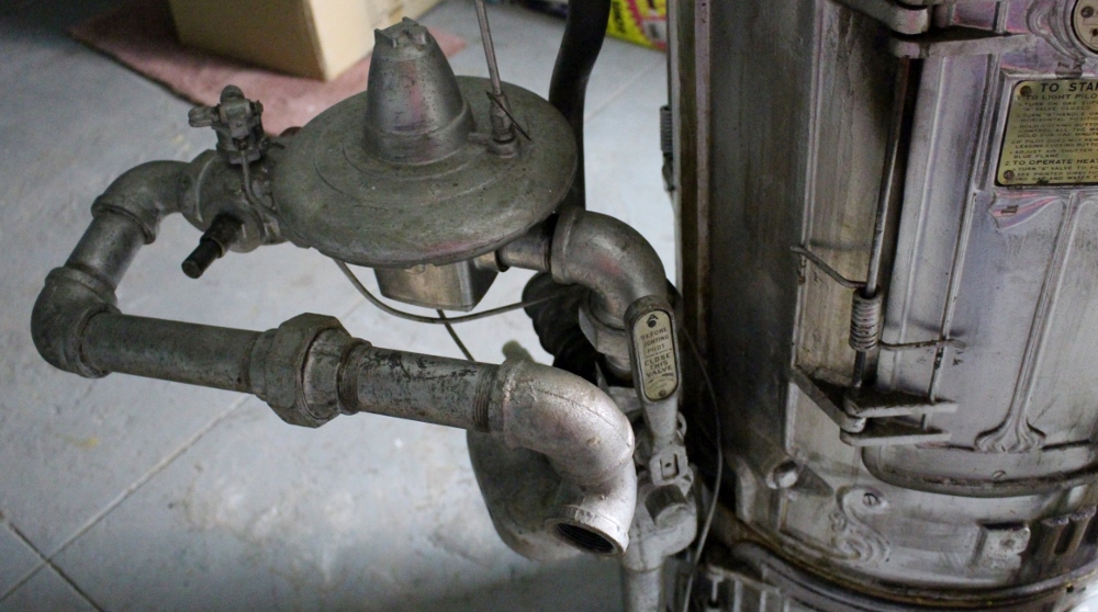 Antique Ruud Automatic Water Heater