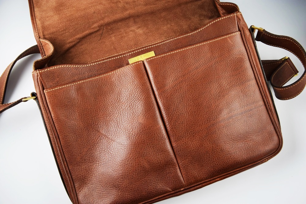 A Handsome Mens Cole Haan Leather Messenger Bag In Cognac 