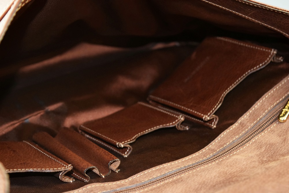 A Handsome Mens Cole Haan Leather Messenger Bag In Cognac 
