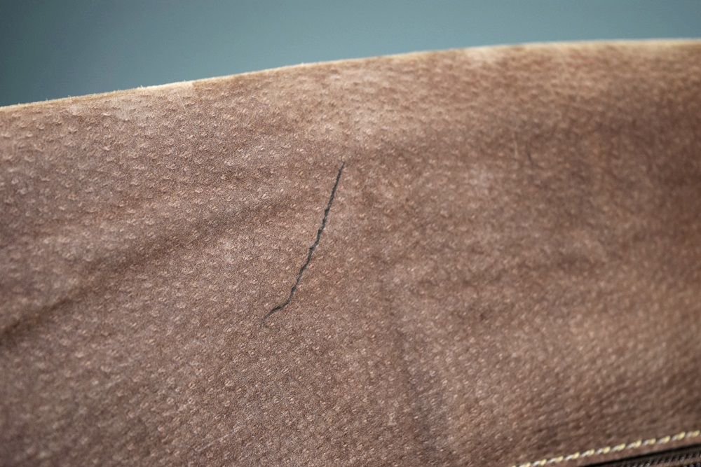 A Handsome Mens Cole Haan Leather Messenger Bag In Cognac 