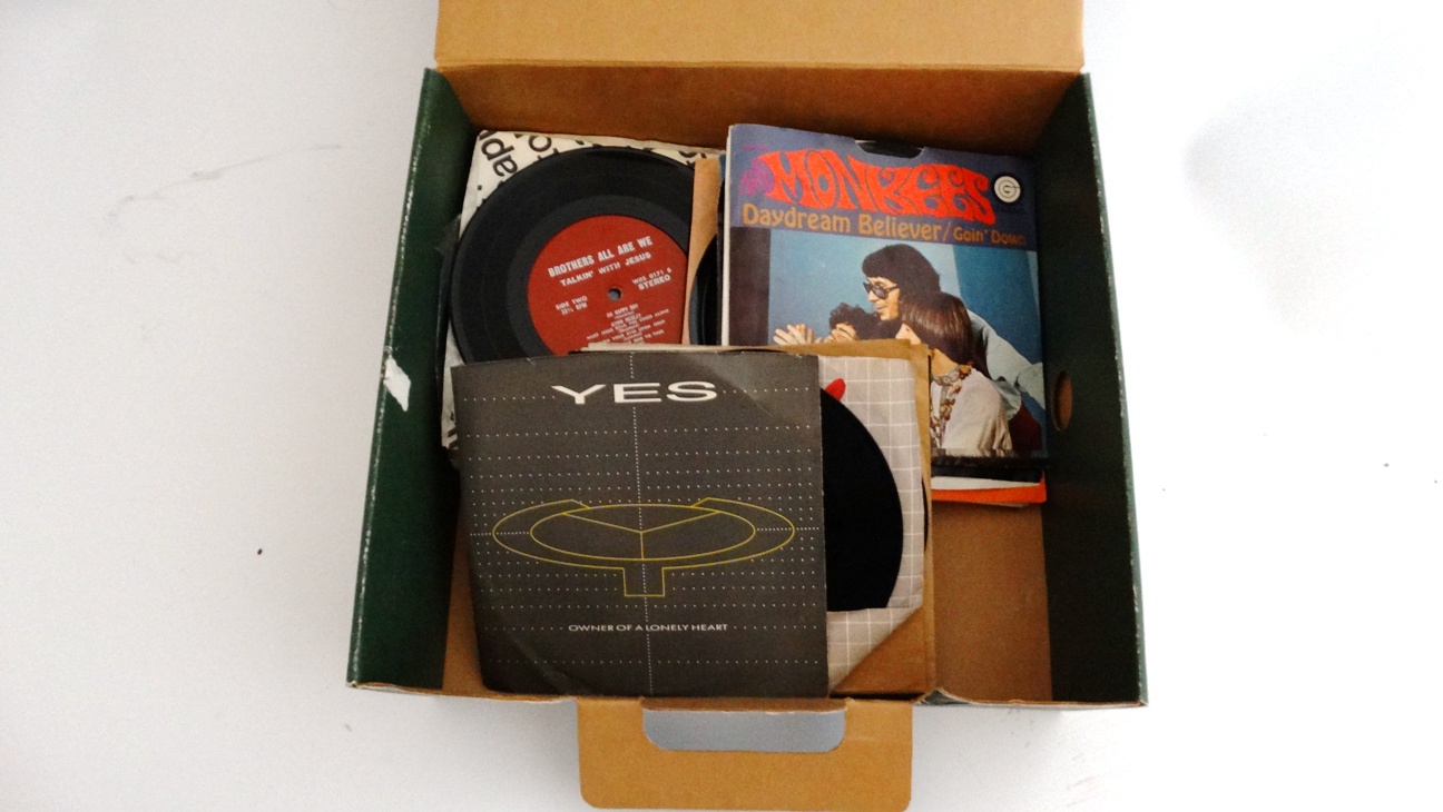 Selection of 45 rpm Records Including Fraternity Local Label