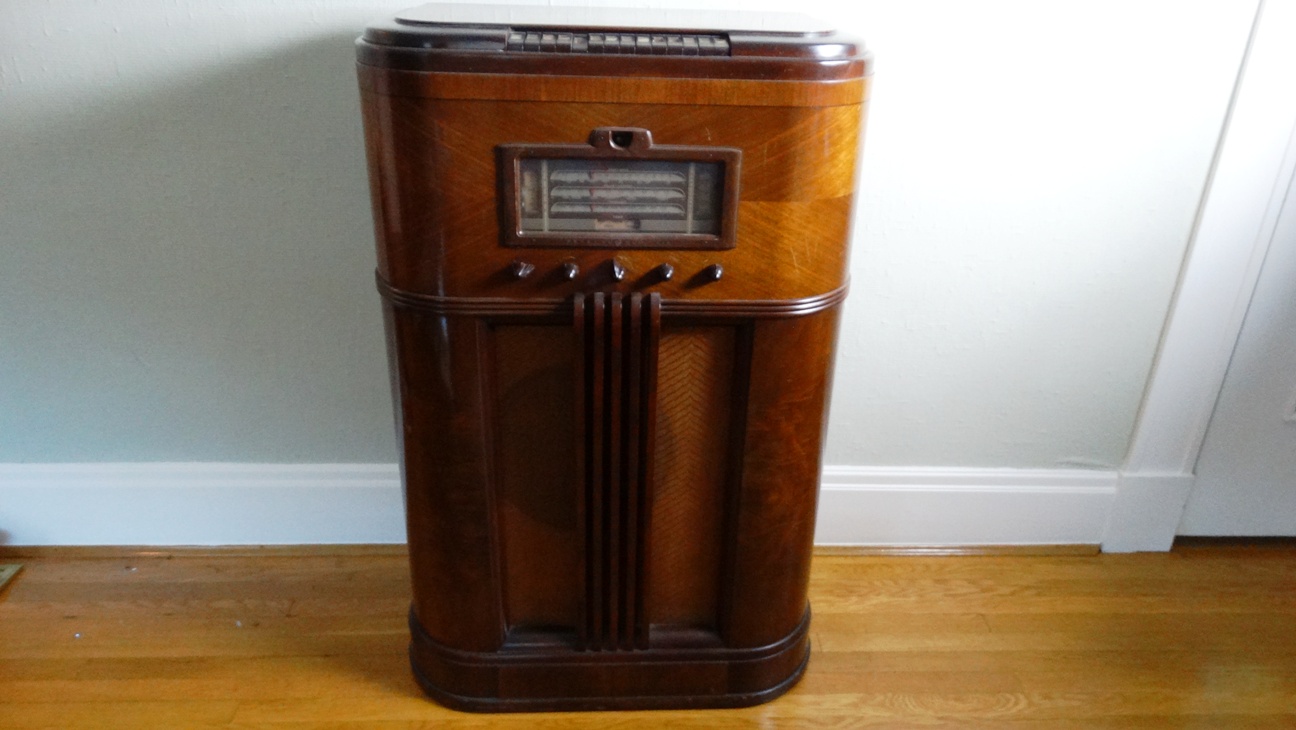Vintage General Electric Radio Console