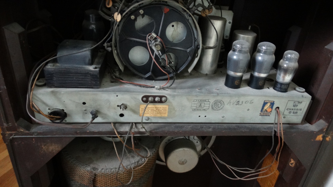 Vintage General Electric Radio Console