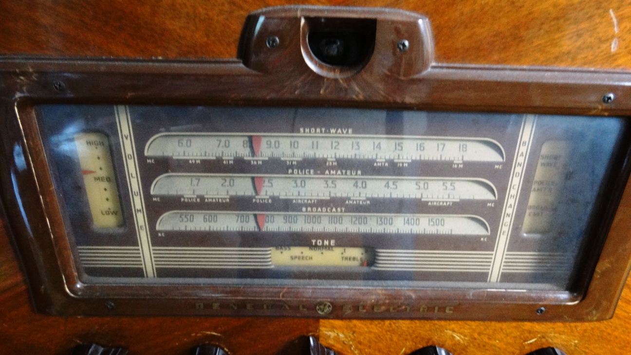Vintage General Electric Radio Console