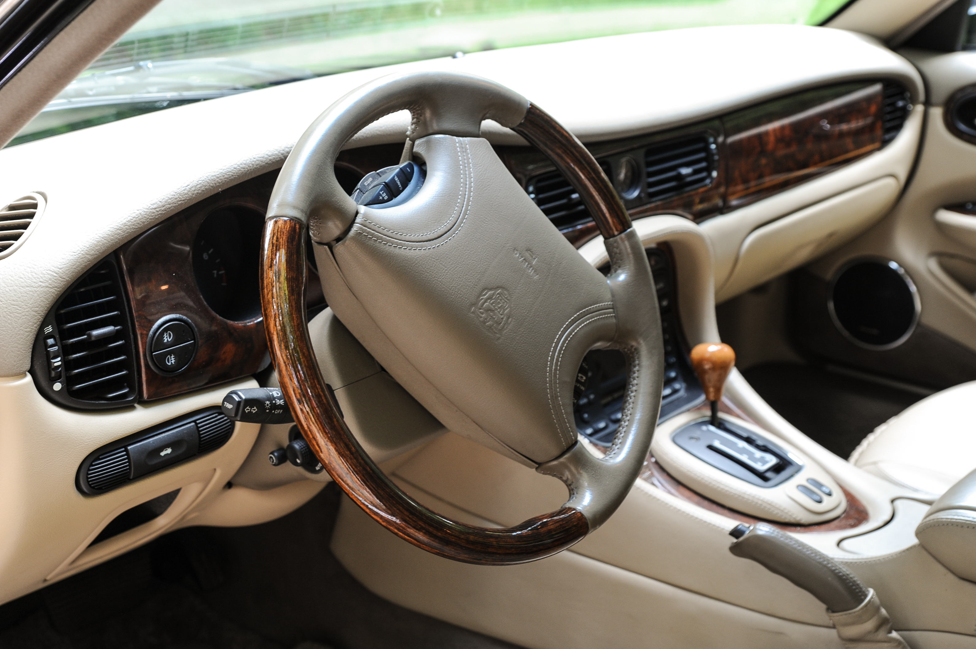 2000 Jaguar XJ Series Vanden Plas