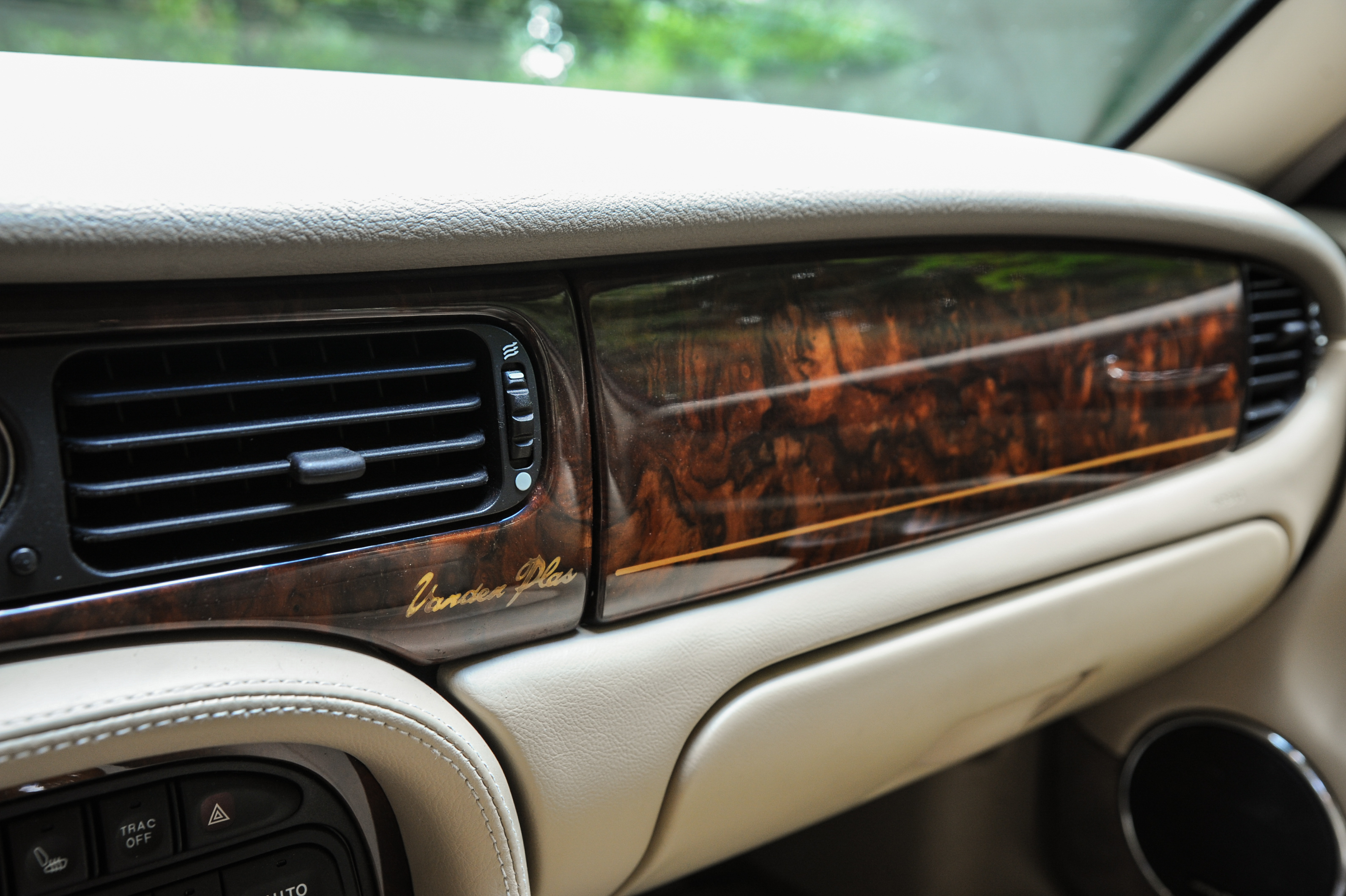 2000 Jaguar XJ Series Vanden Plas