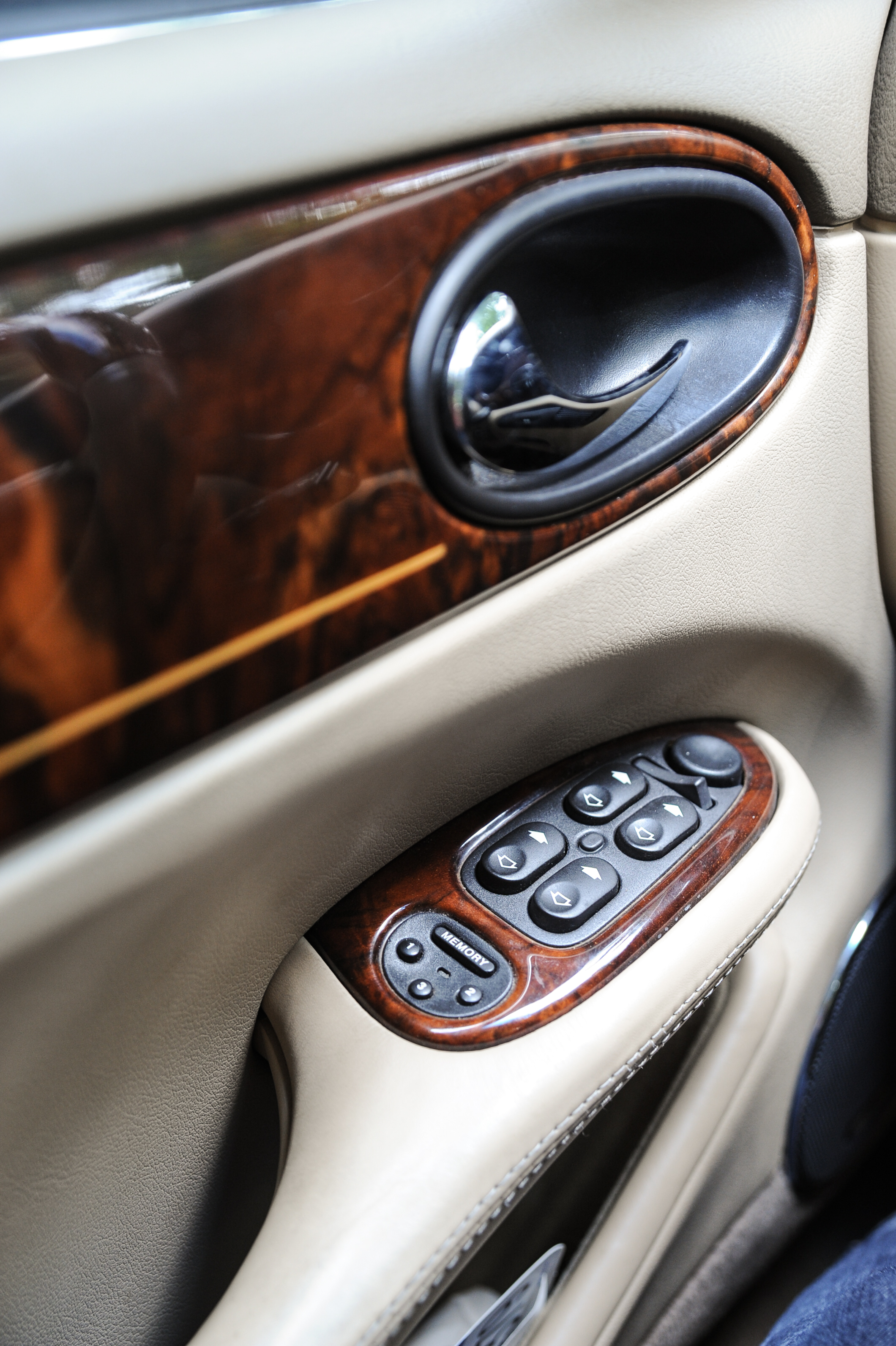 2000 Jaguar XJ Series Vanden Plas