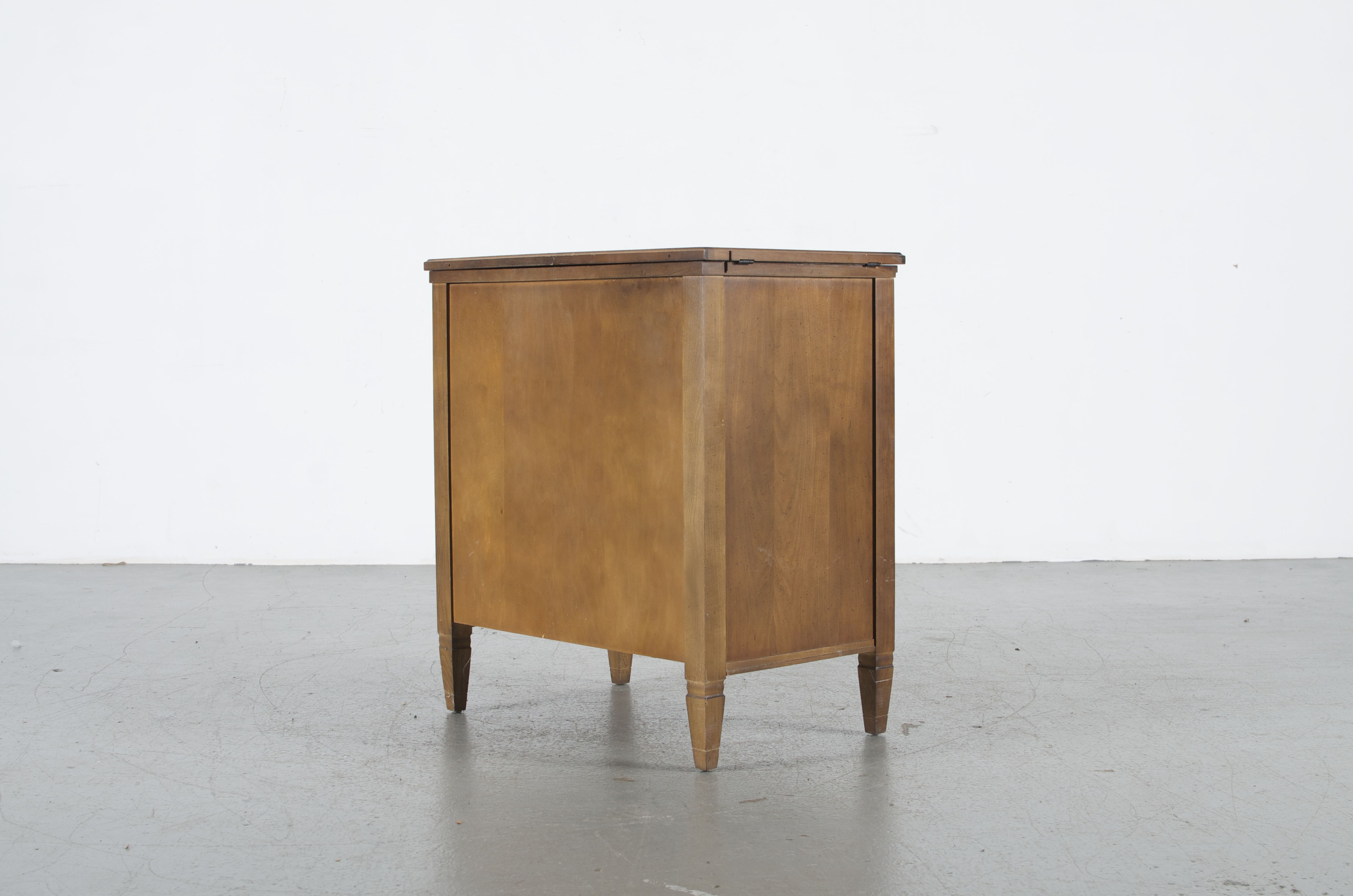 Singer Golden Touch Sewing Machine with Sewing Table1