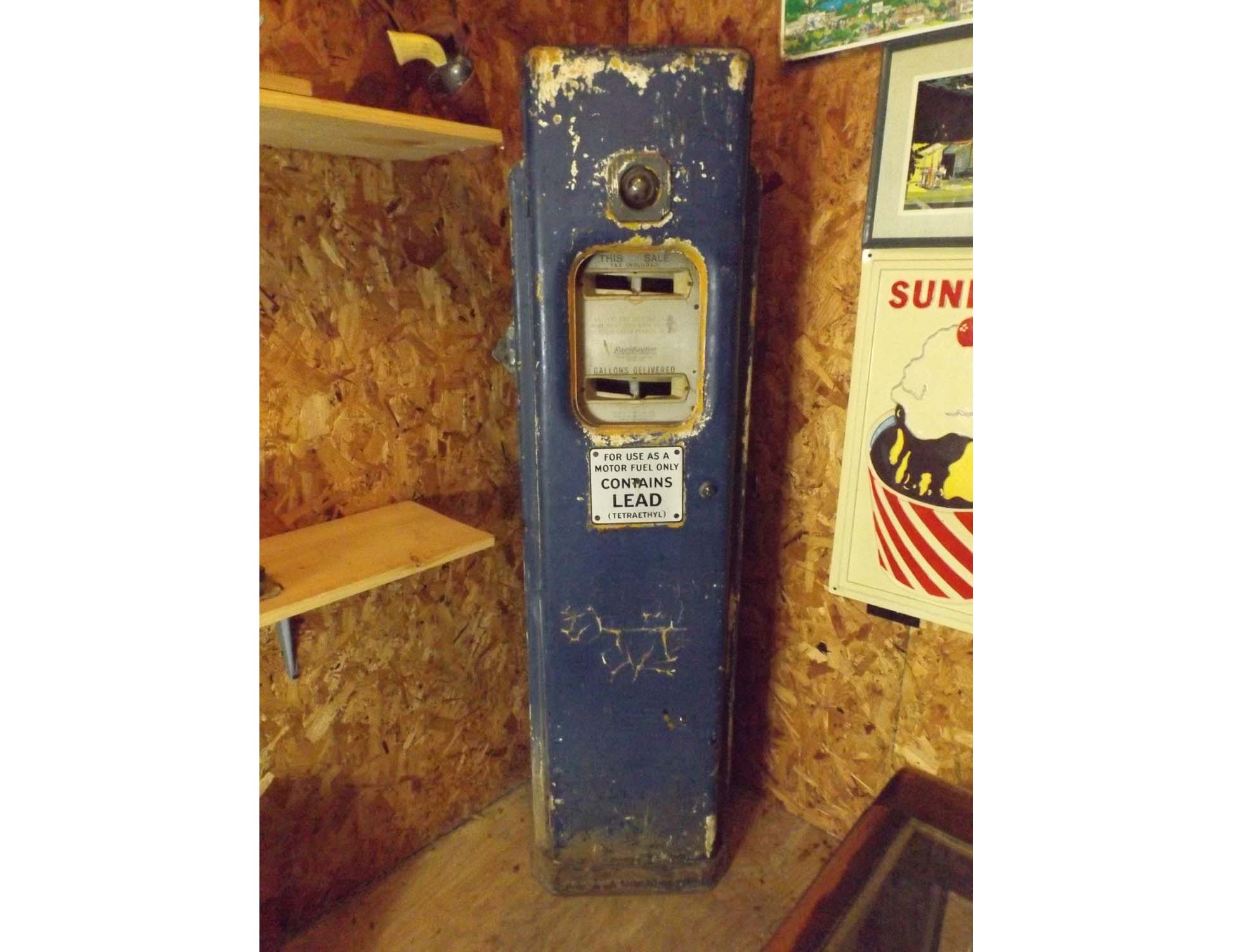 Vintage Rapidayton Gas Pump