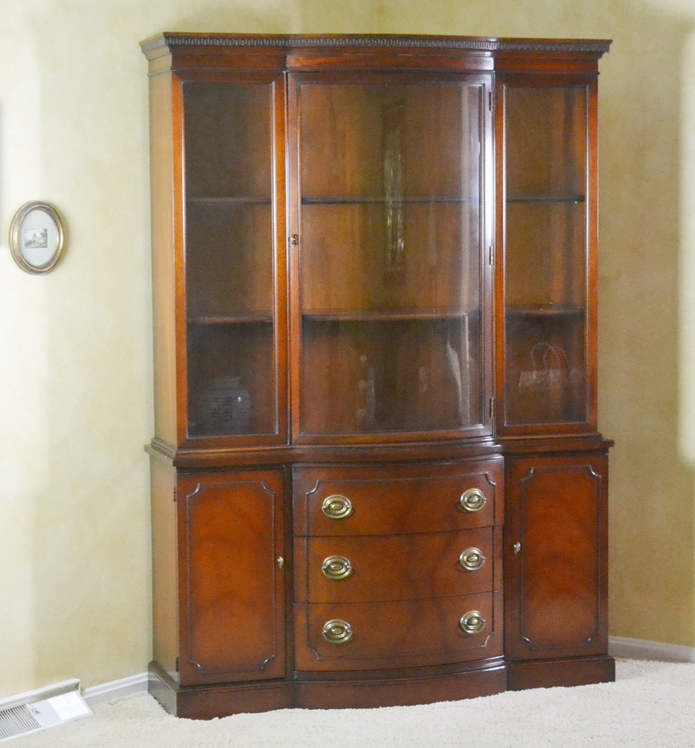 Drexel Duncan Phyfe Style Bow Front  China Cabinet