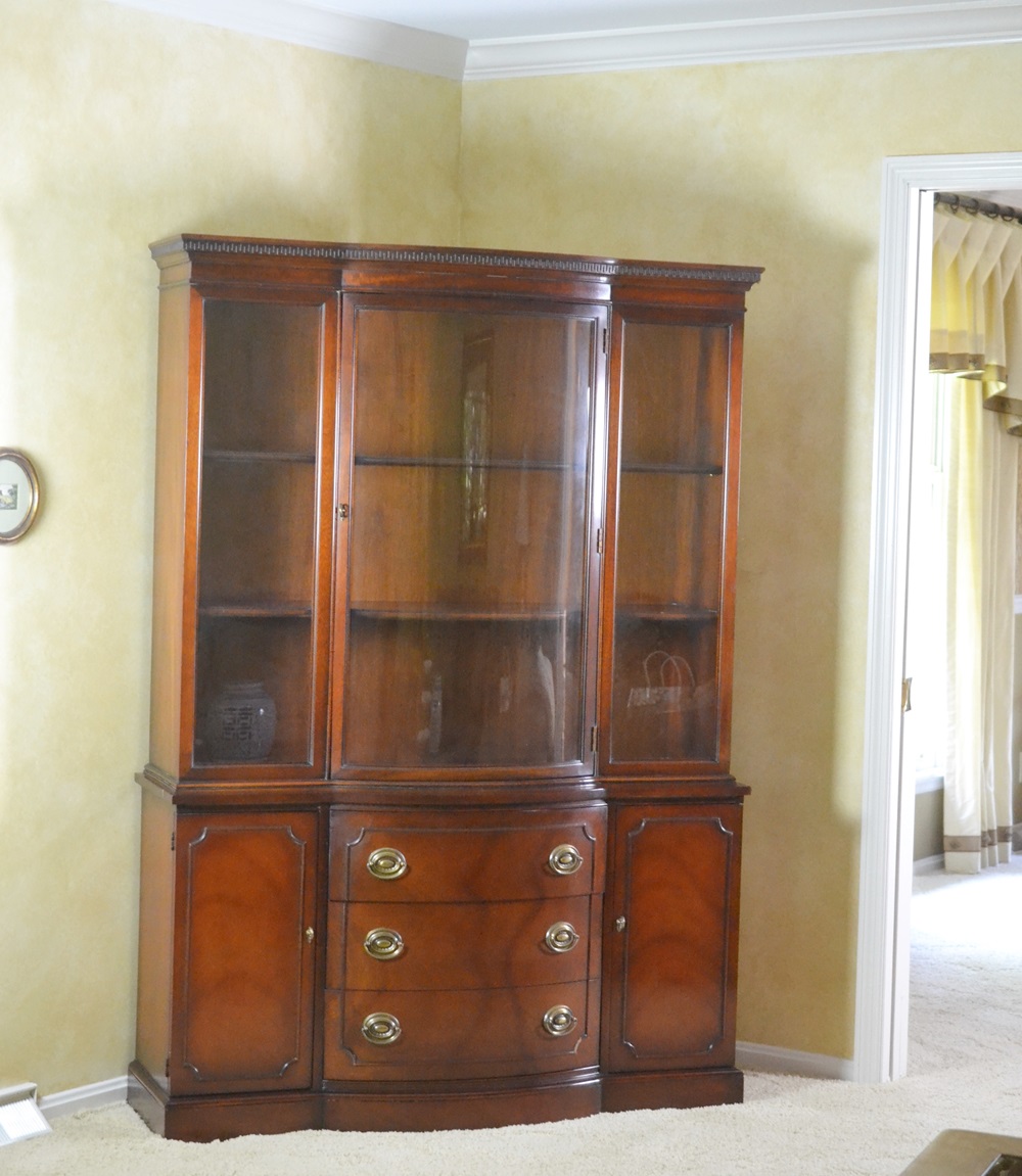 Drexel Duncan Phyfe Style Bow Front  China Cabinet