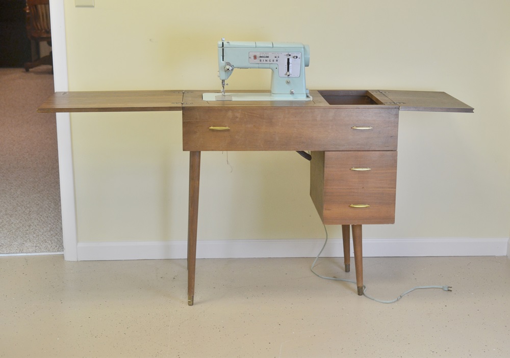 Vintage 1965 Singer Sewing Machine In Mid Century Cabinet
