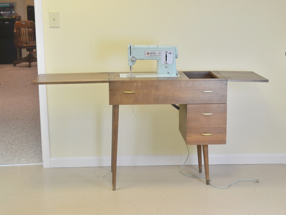 Vintage 1965 Singer Sewing Machine In Mid Century Cabinet