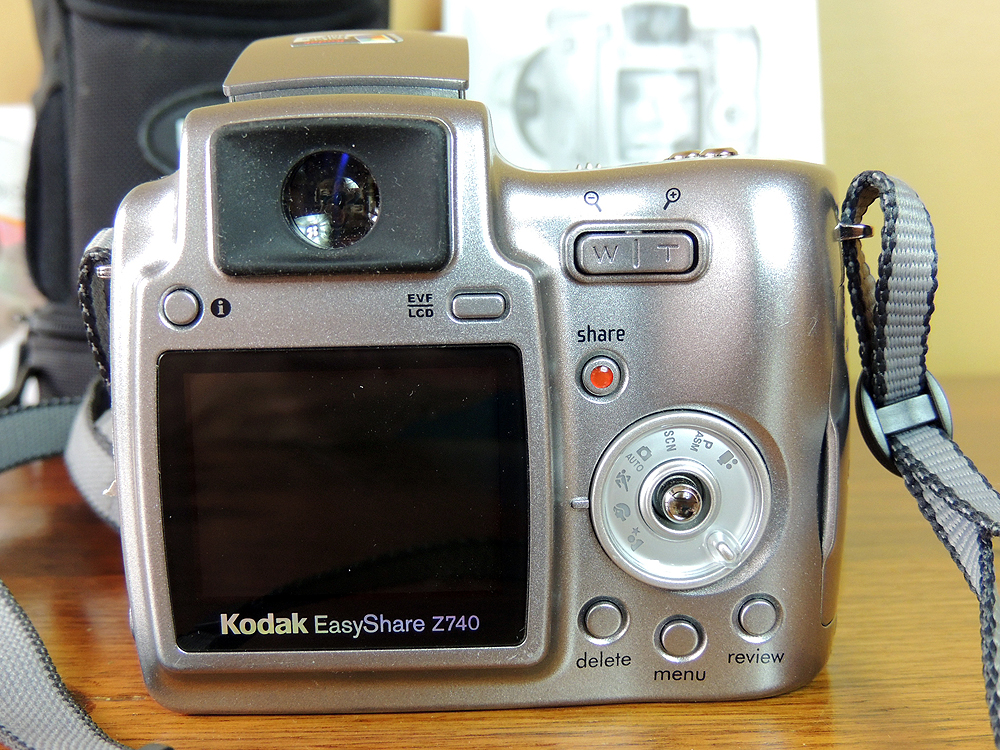 Kodak EasyShare Z740 5.0 MP Digital Camera
