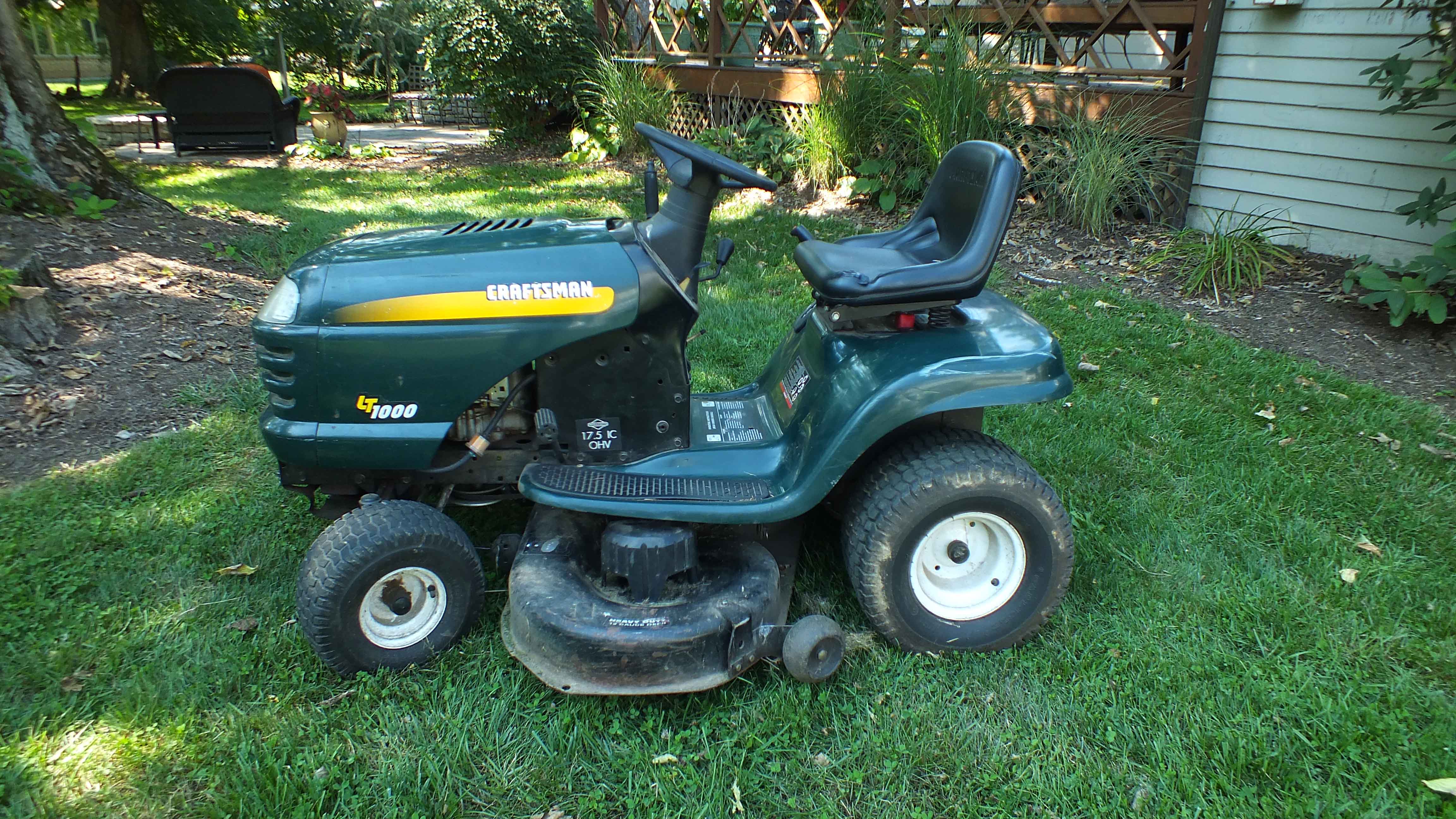 Craftsman  LT-1000 Riding Lawn Mower