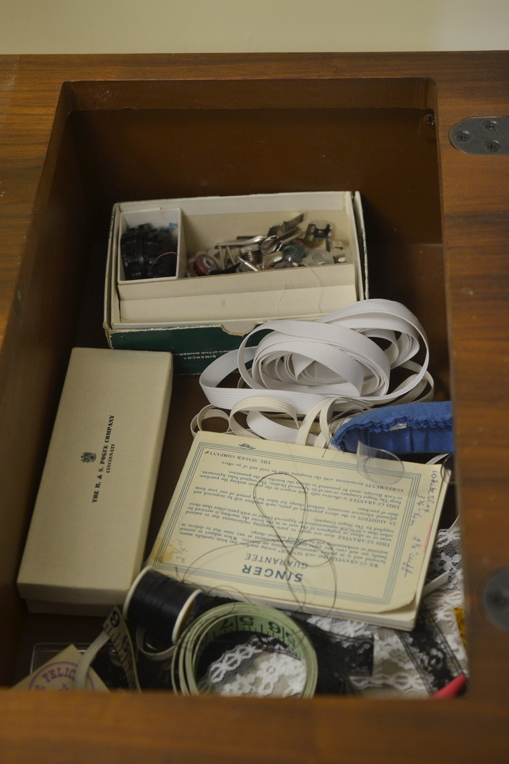 Vintage 1965 Singer Sewing Machine In Mid Century Cabinet