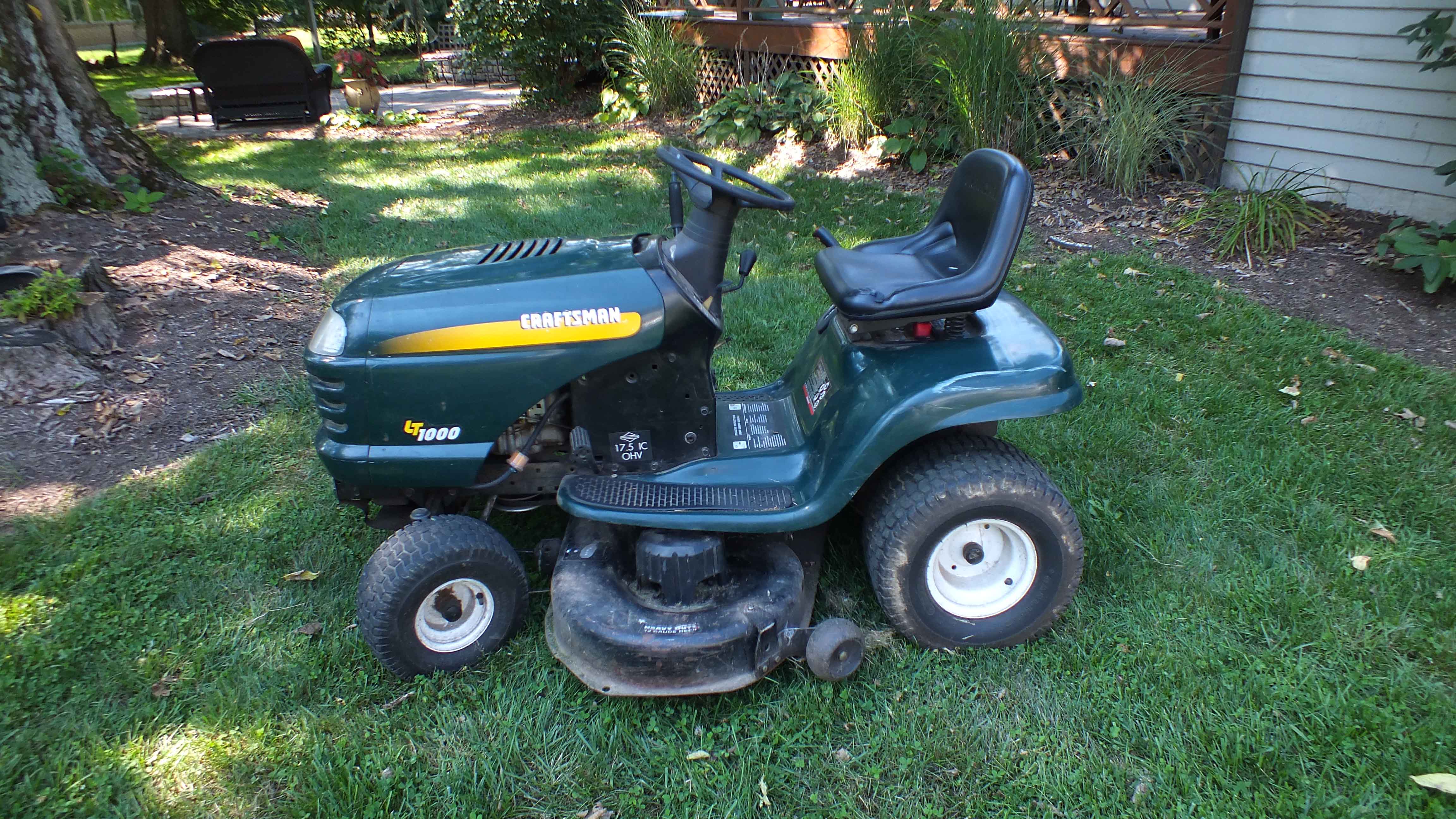 Craftsman  LT-1000 Riding Lawn Mower