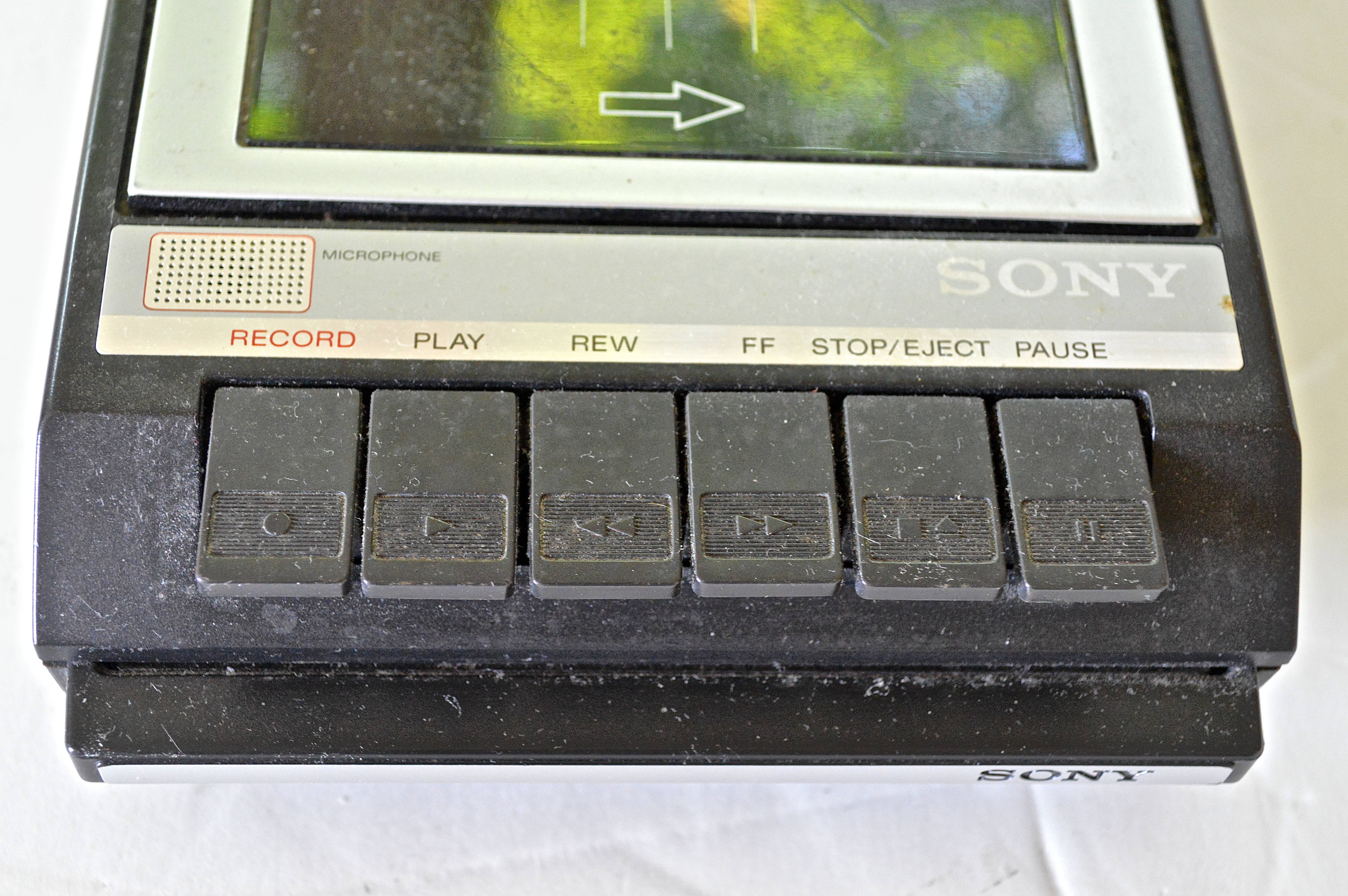 Assortment of Electronics, Including Vintage Radio