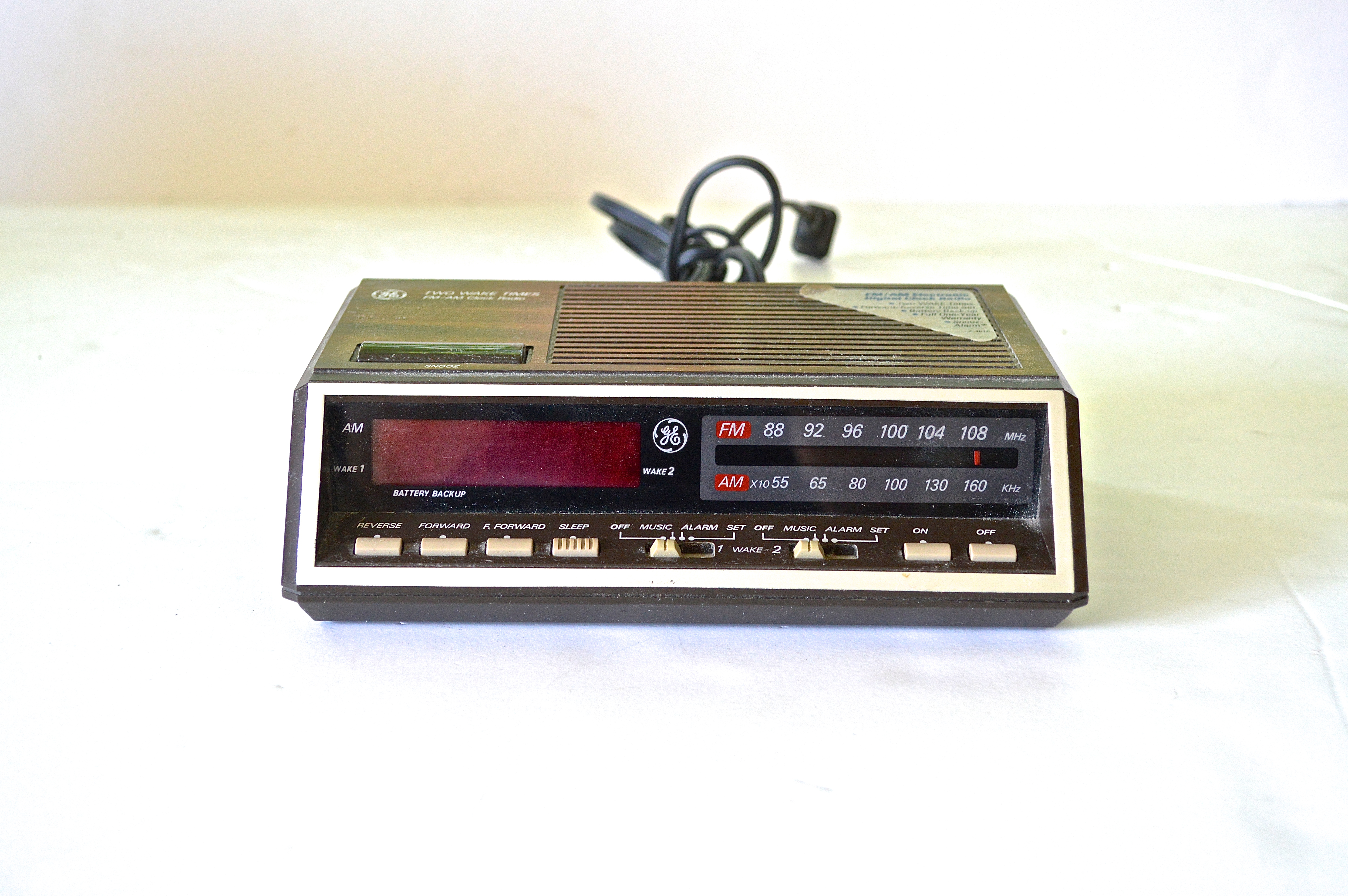 Assortment of Electronics, Including Vintage Radio