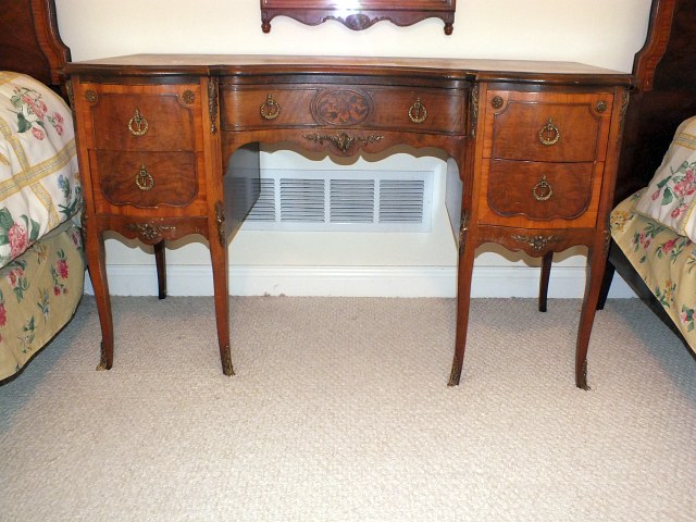 Vintage French Provincial Style Bedroom Suite