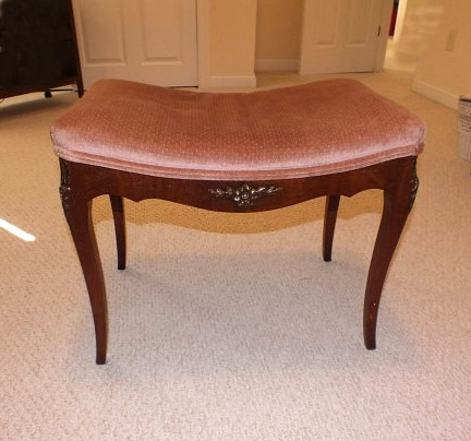 Vintage French Provincial Style Bedroom Suite