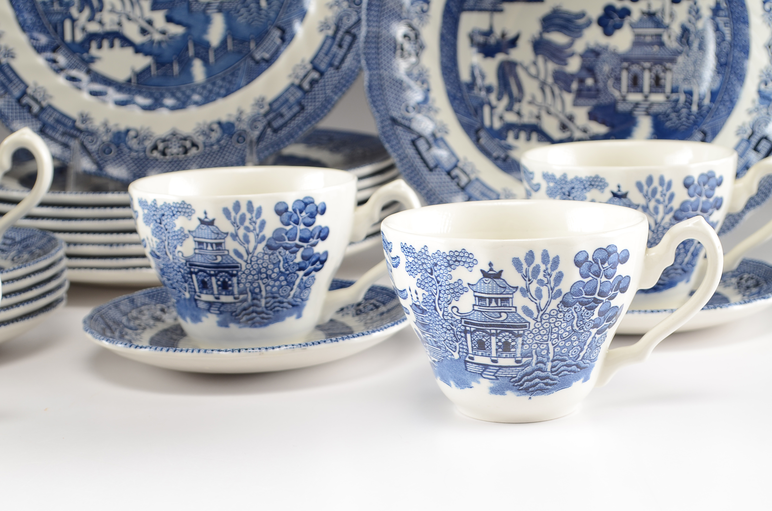 Royal Wessex "Blue Willow" Dinnerware Set 