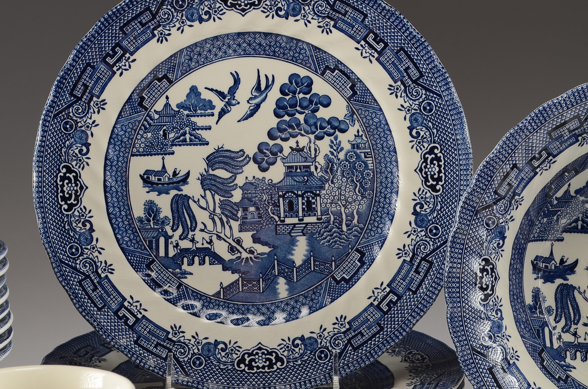 Royal Wessex "Blue Willow" Dinnerware Set 