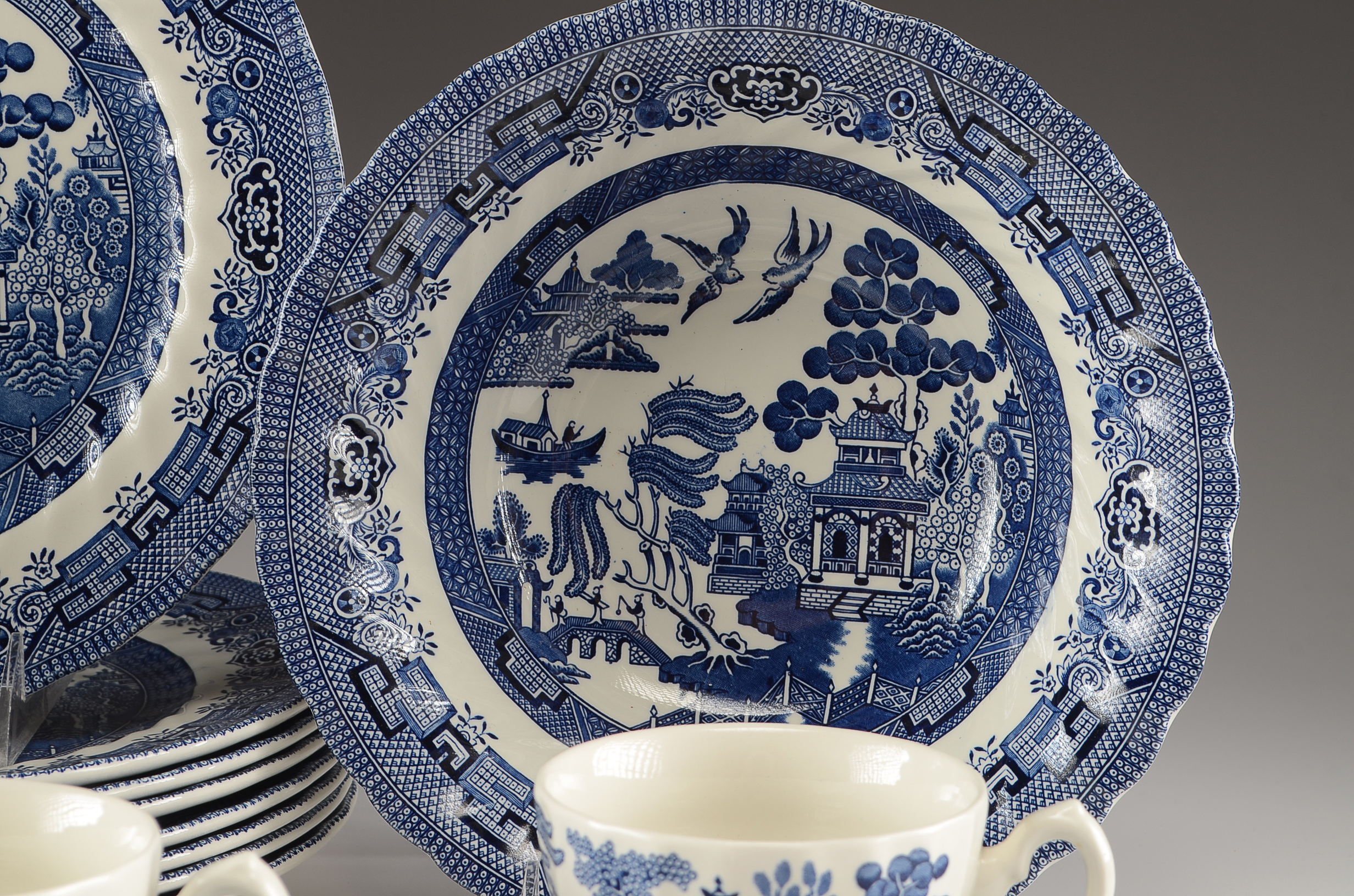Royal Wessex "Blue Willow" Dinnerware Set 