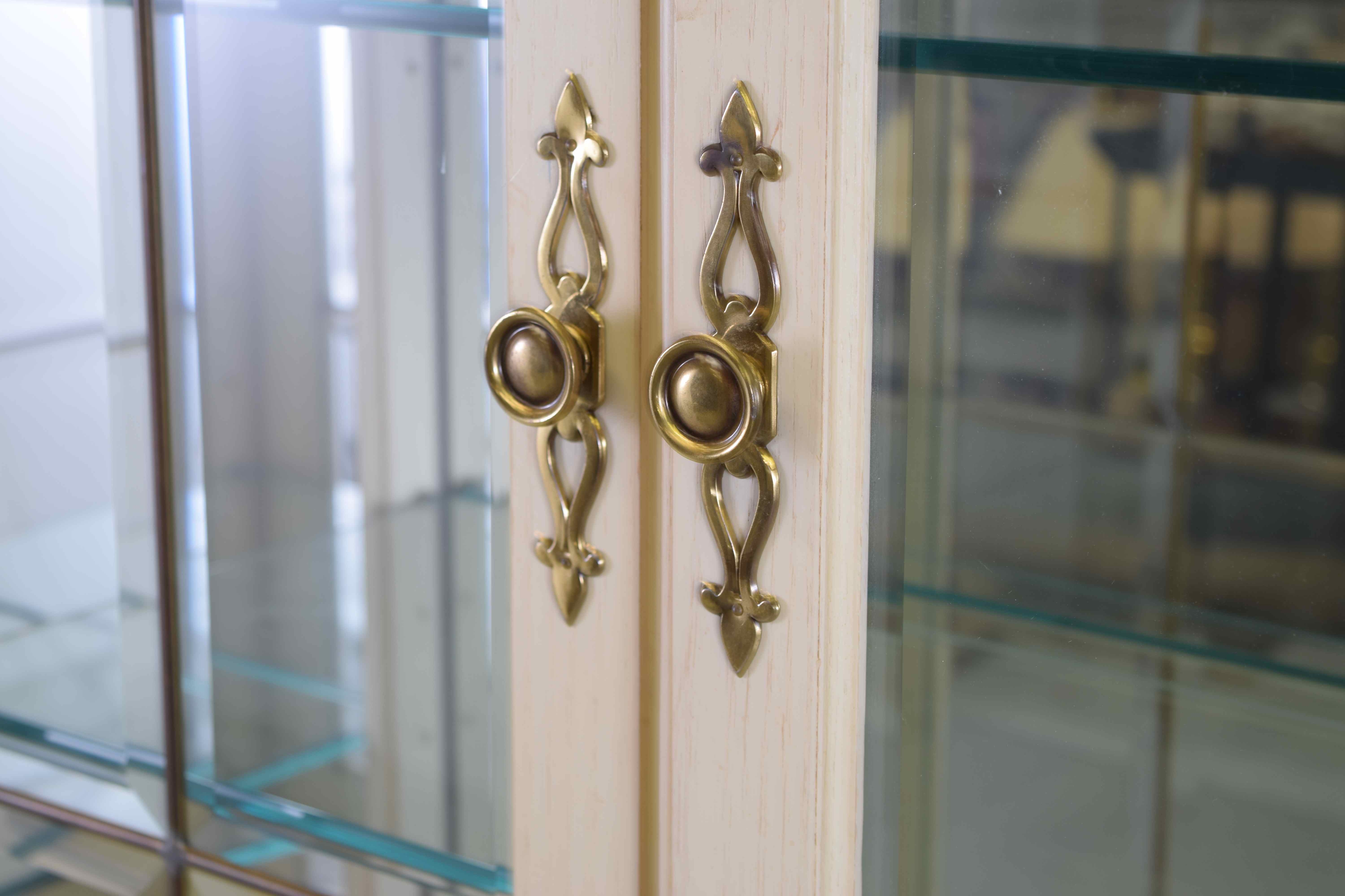 Thomasville French Country China Cabinet