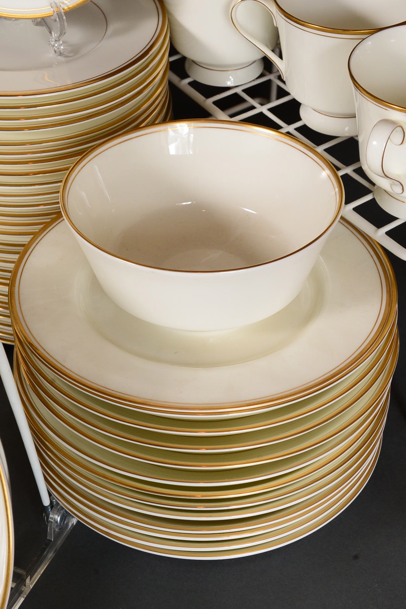 95-Piece Set of "Wheaton" Mikasa Bone China