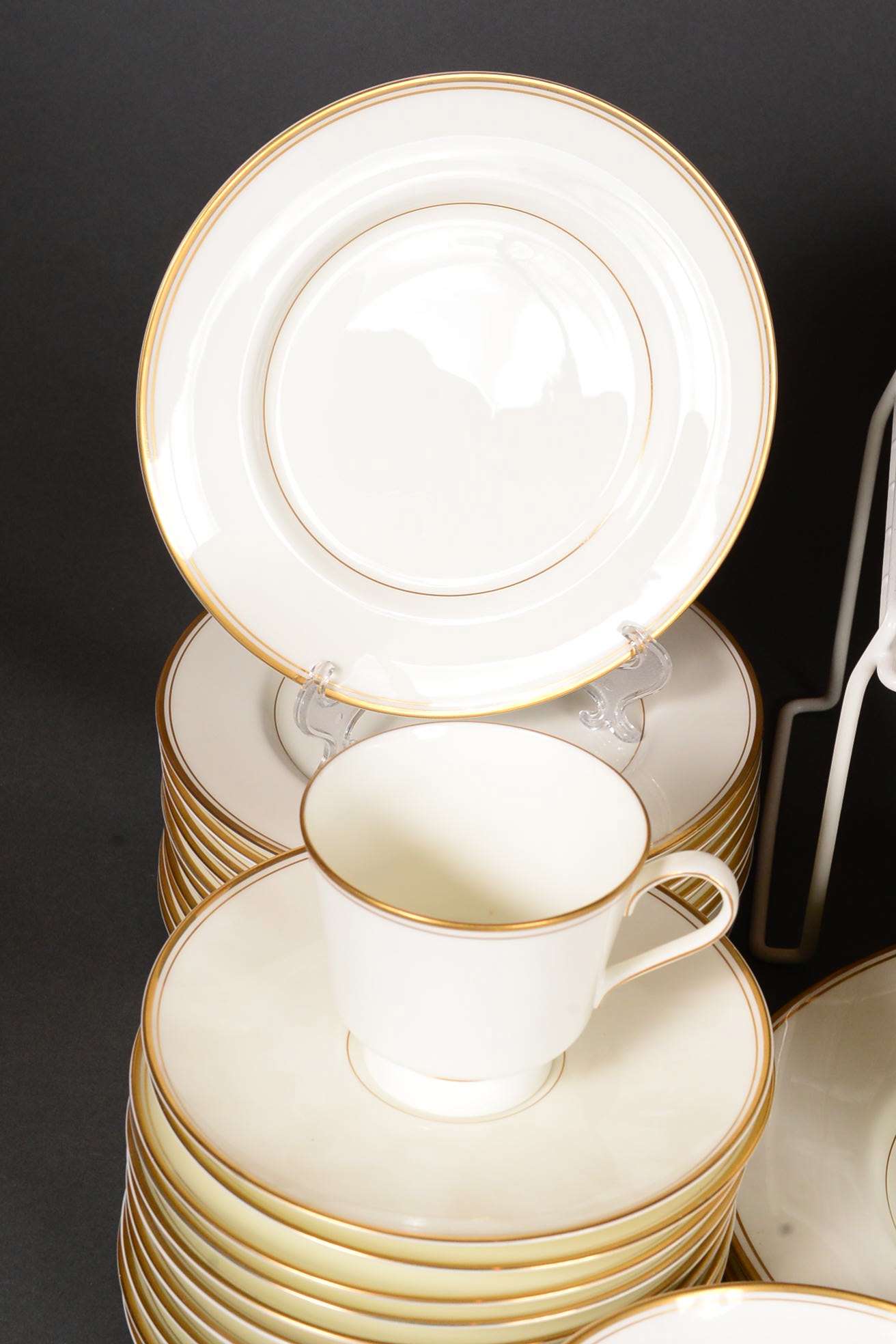 95-Piece Set of "Wheaton" Mikasa Bone China