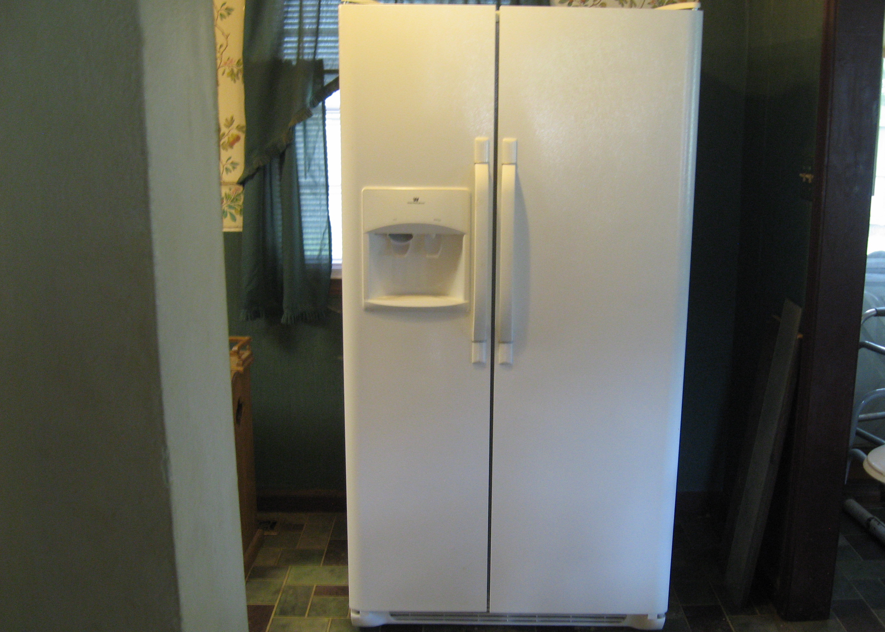 White-Westinghouse 25 Cubic Foot Refrigerator