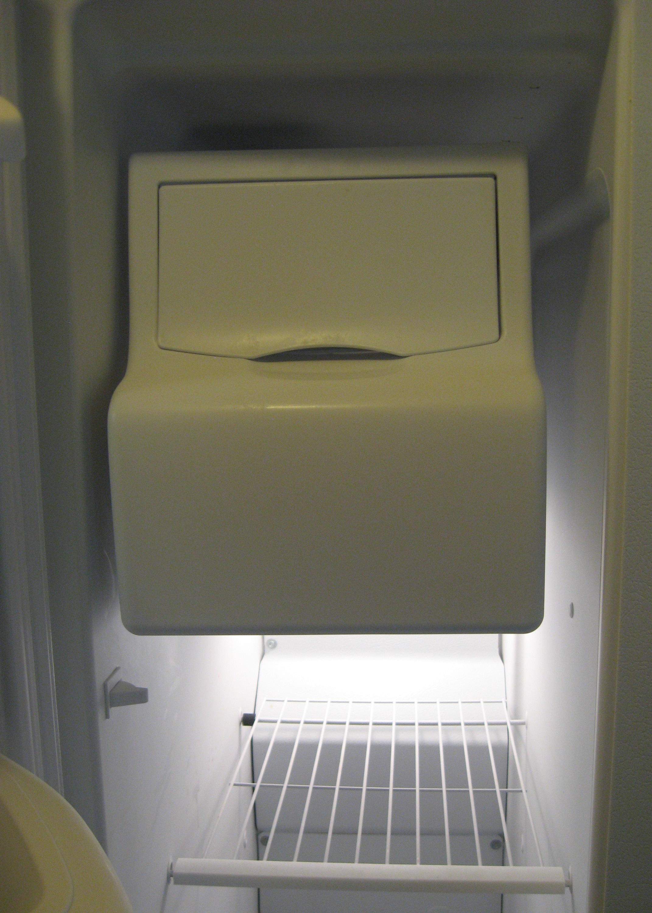 White-Westinghouse 25 Cubic Foot Refrigerator