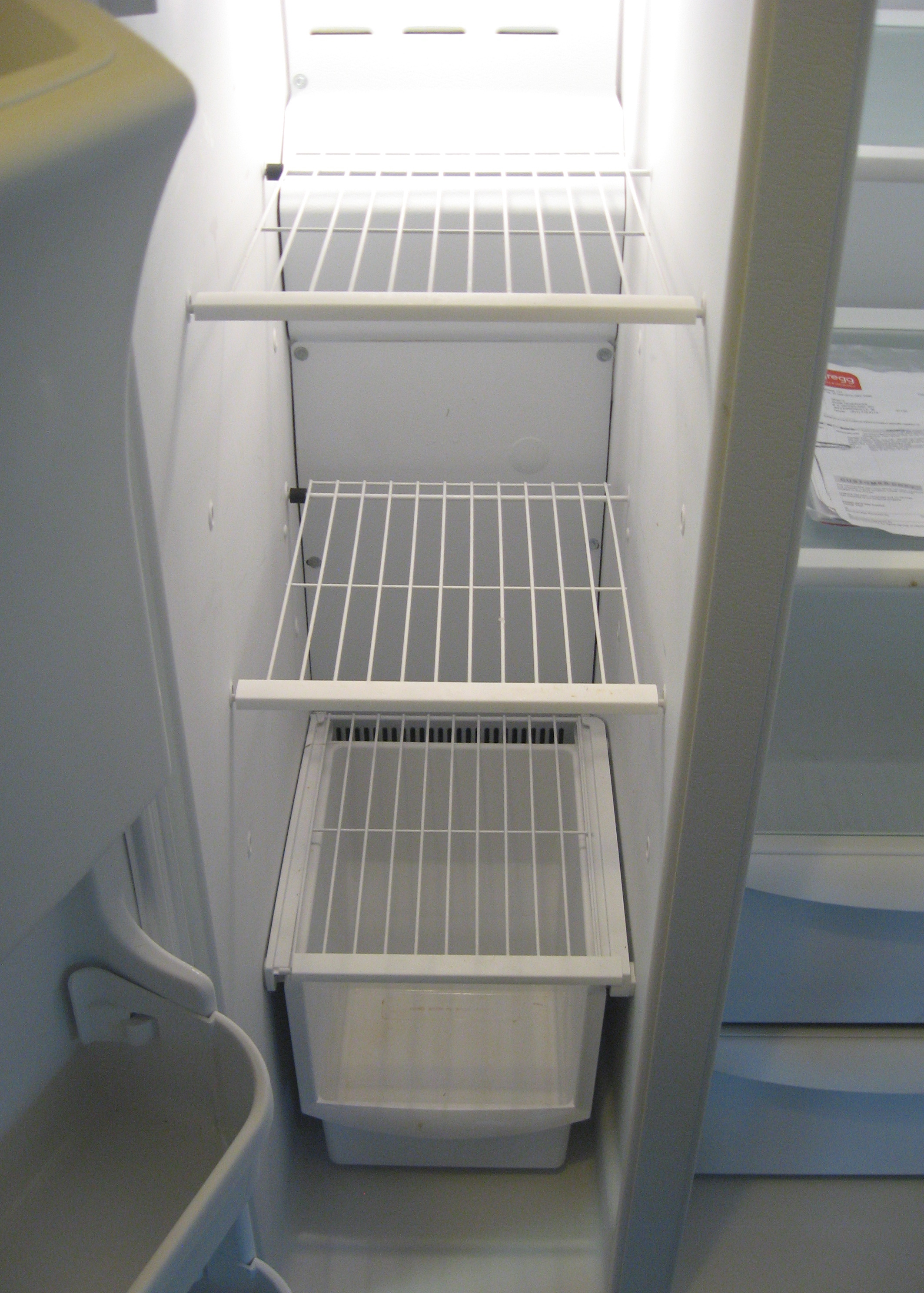 White-Westinghouse 25 Cubic Foot Refrigerator