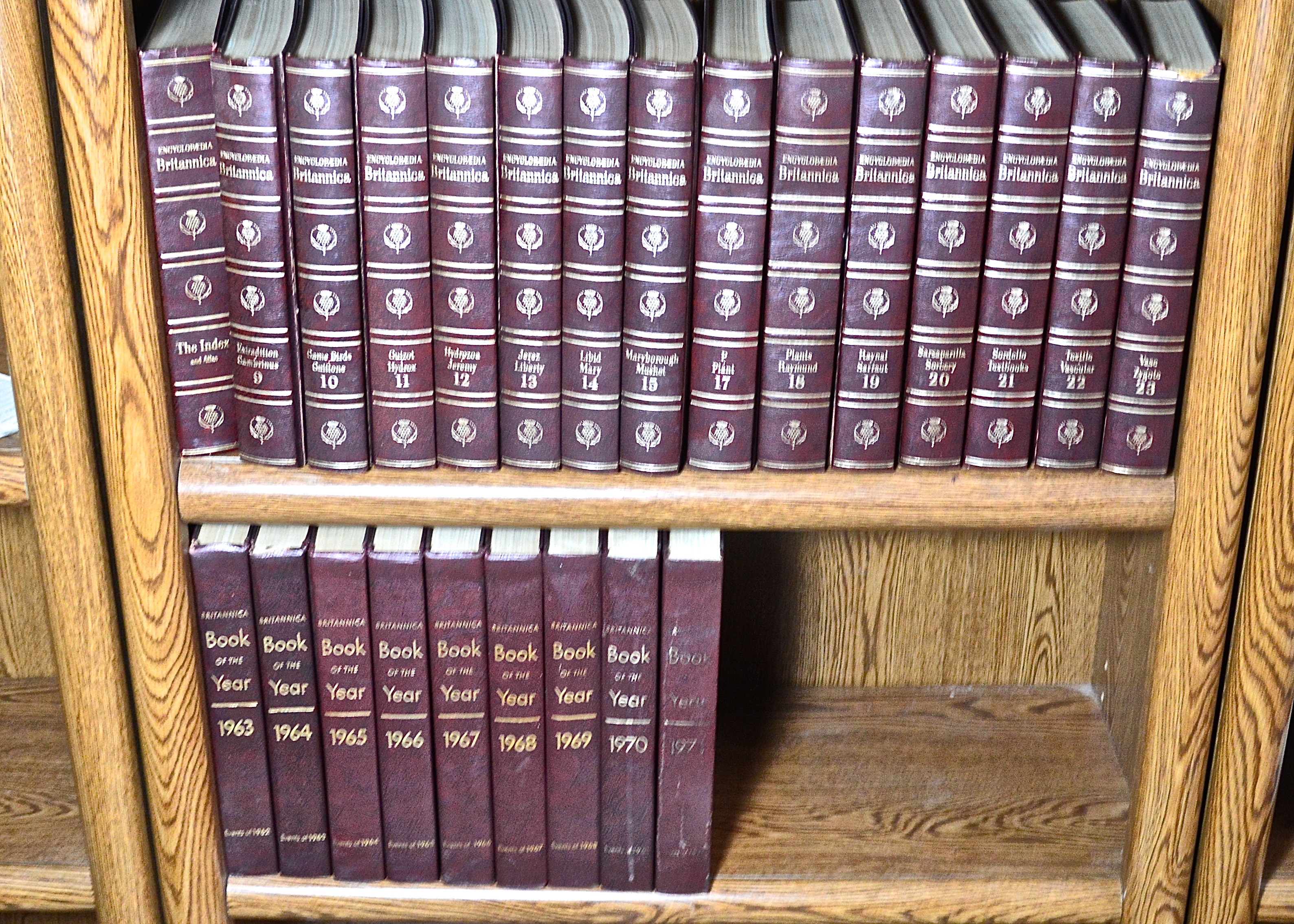 Vintage 1962 Set of Encyclopedia Britannica and 14 Annual Volumes