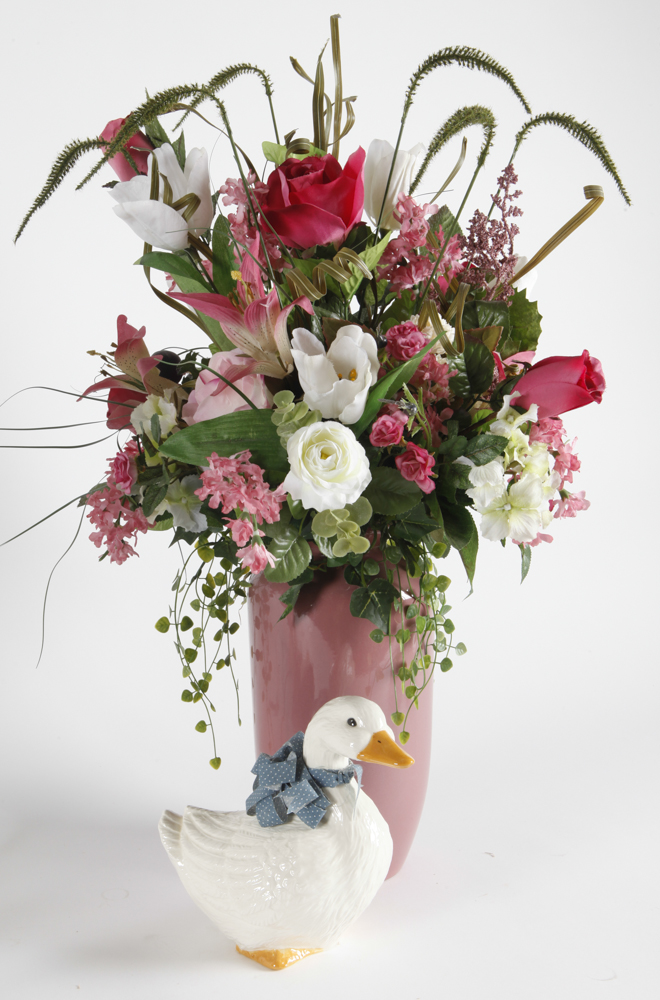 Assortment of Country Theme Home Decor Items