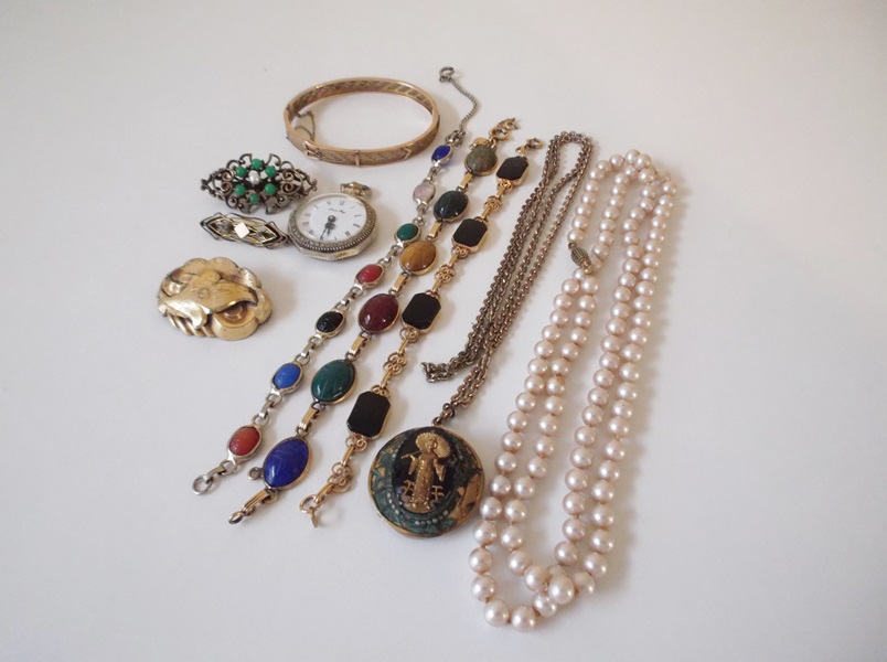 Assortment of Vintage Jewelry