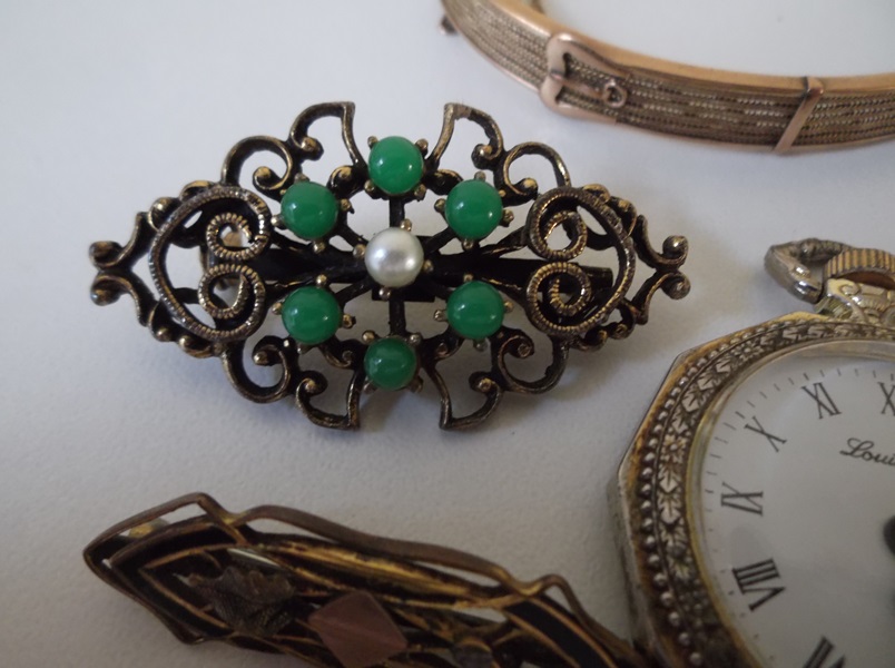 Assortment of Vintage Jewelry
