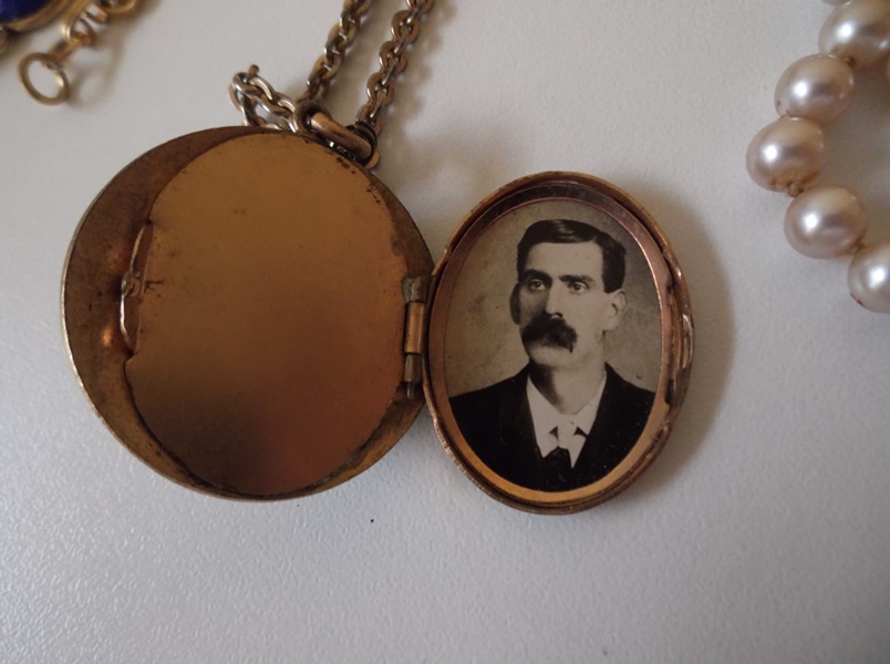 Assortment of Vintage Jewelry