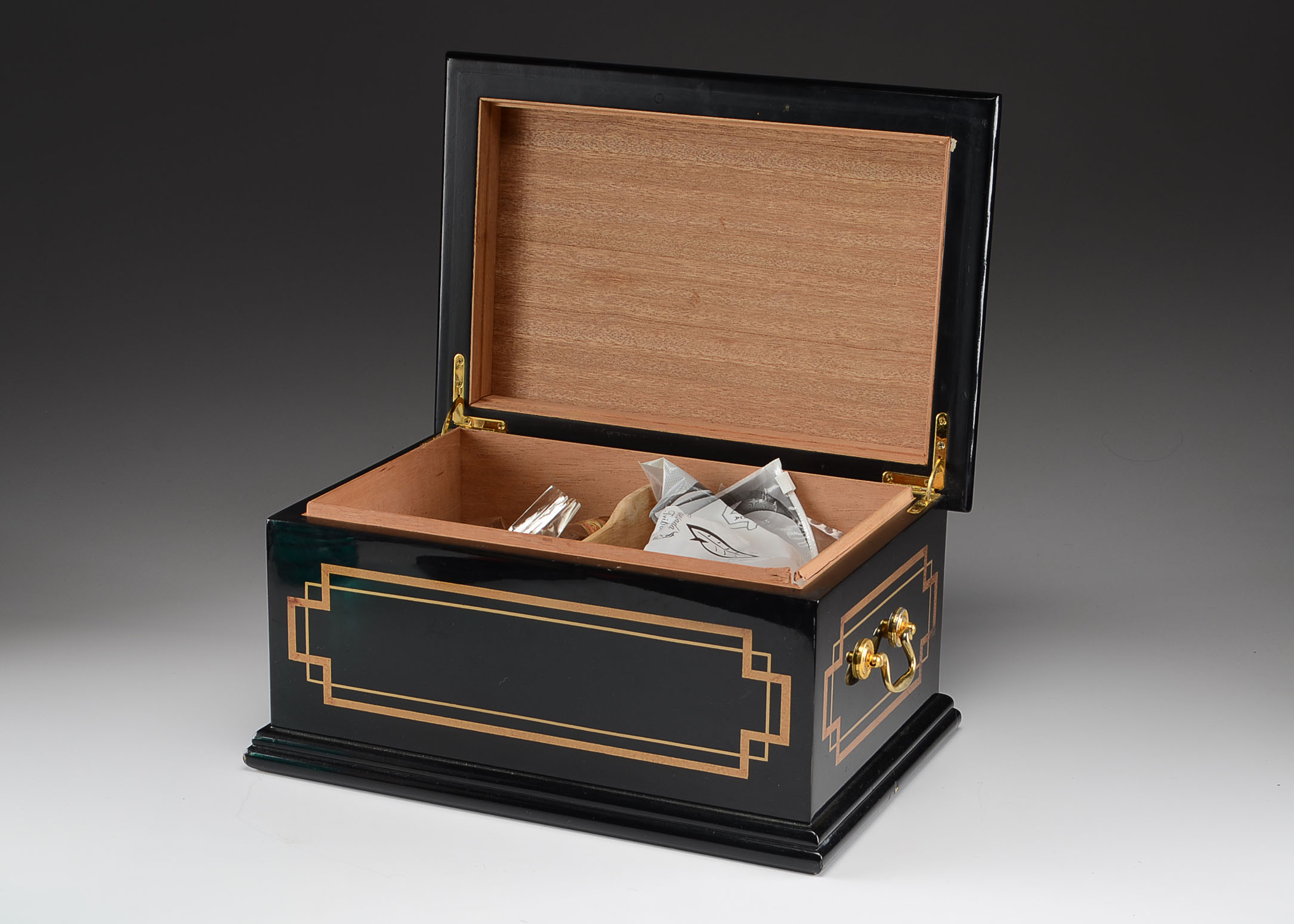 Monte Cristo Humidor with Cigars