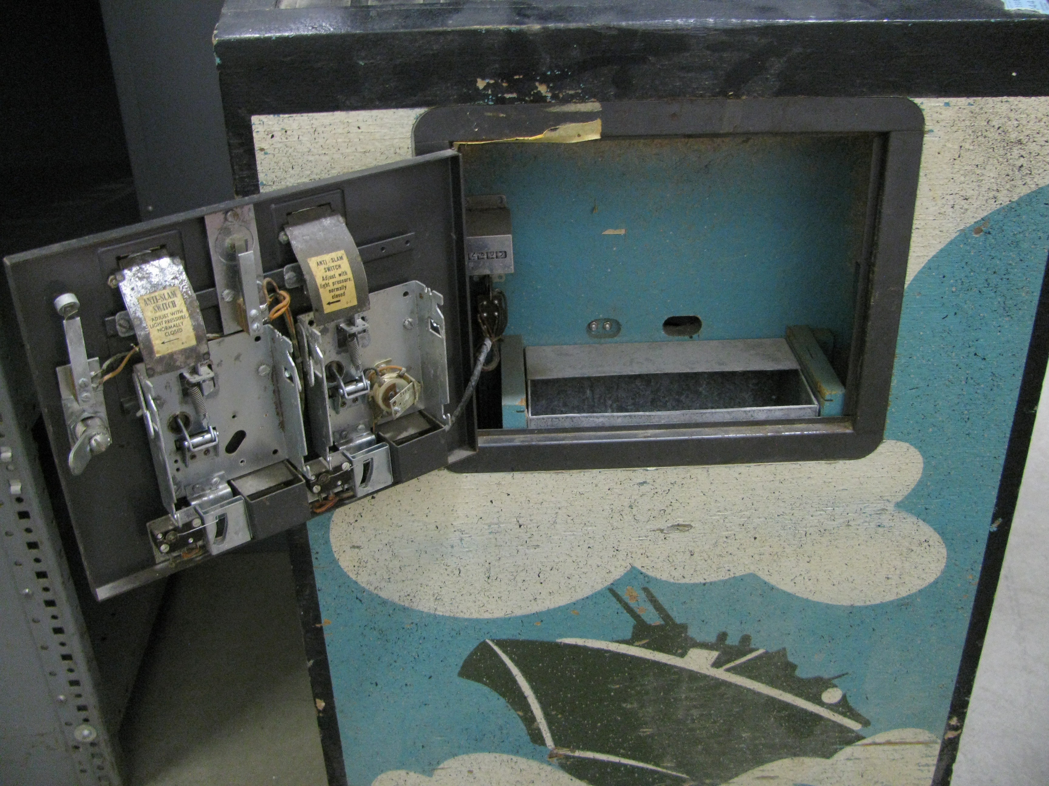 Vintage Midway Sea Raider Coin-Operated Game