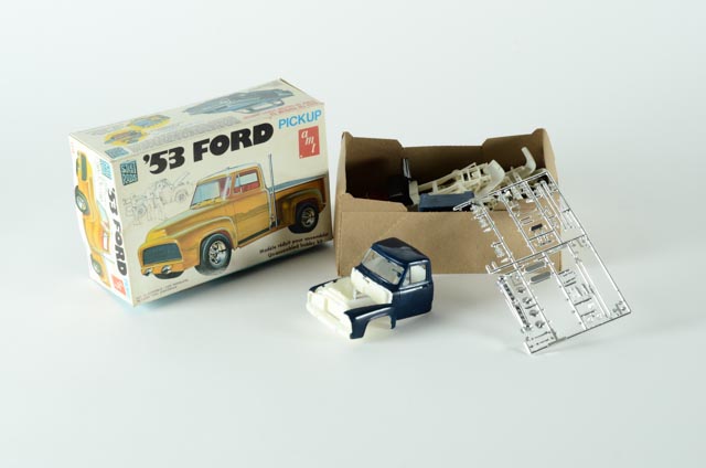 Box Lot of Vintage Project Kits/Educational Toys