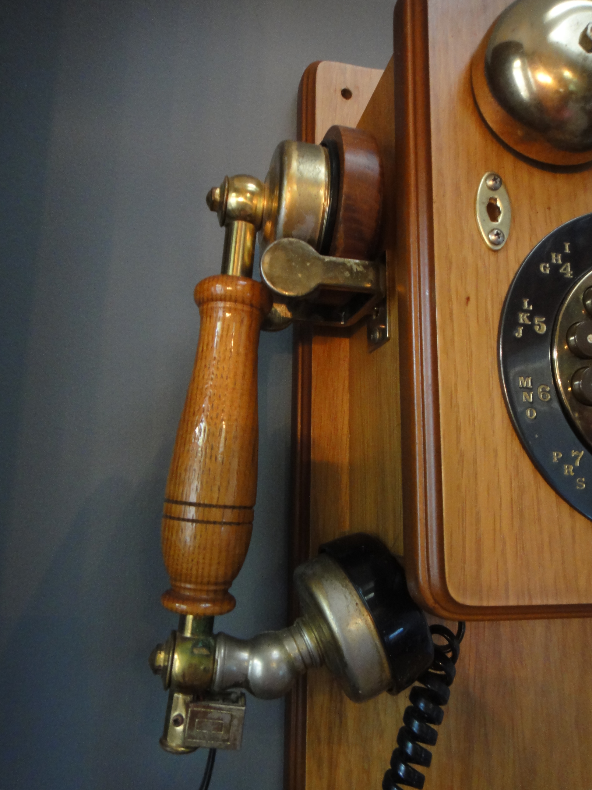 Vintage Retro-Replica Antique Hand Crank Wall Phone
